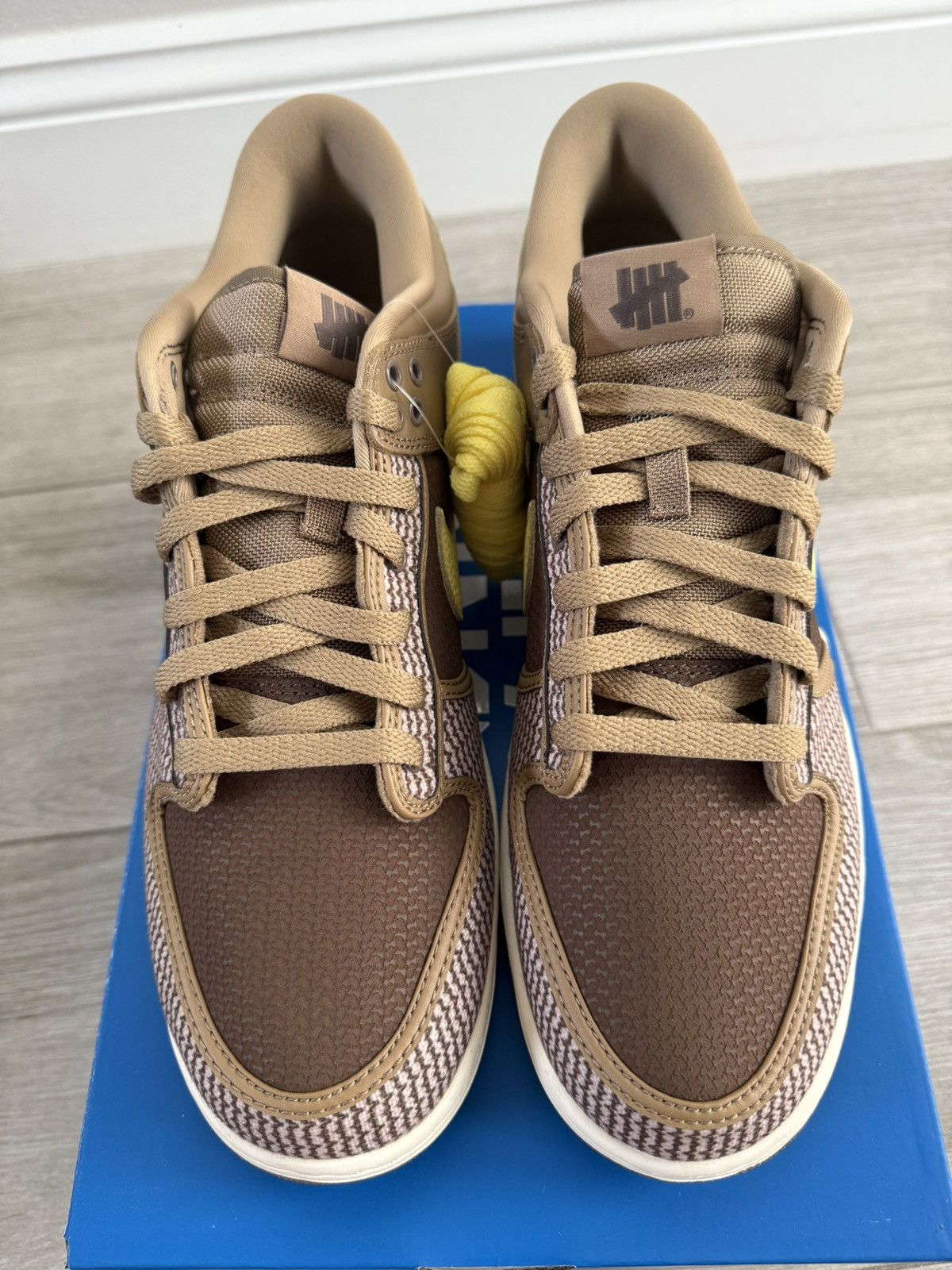 Nike × Undefeated Undefeated Nike Dunk Low Canteen Lemon Frost Palomino Sz 12 Size US 12 / EU 45 - 5 Thumbnail