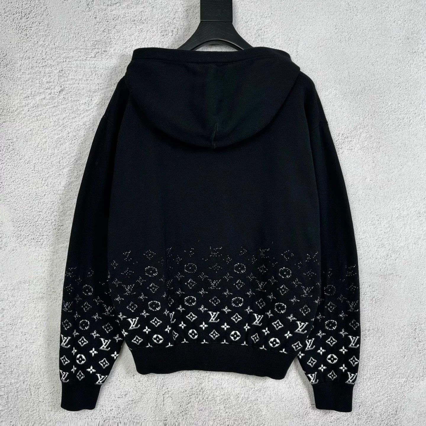 Louis Vuitton LV Monogram Gradient Knit Hoodie Black Size US M / EU 48-50 / 2 - 2 Thumbnail