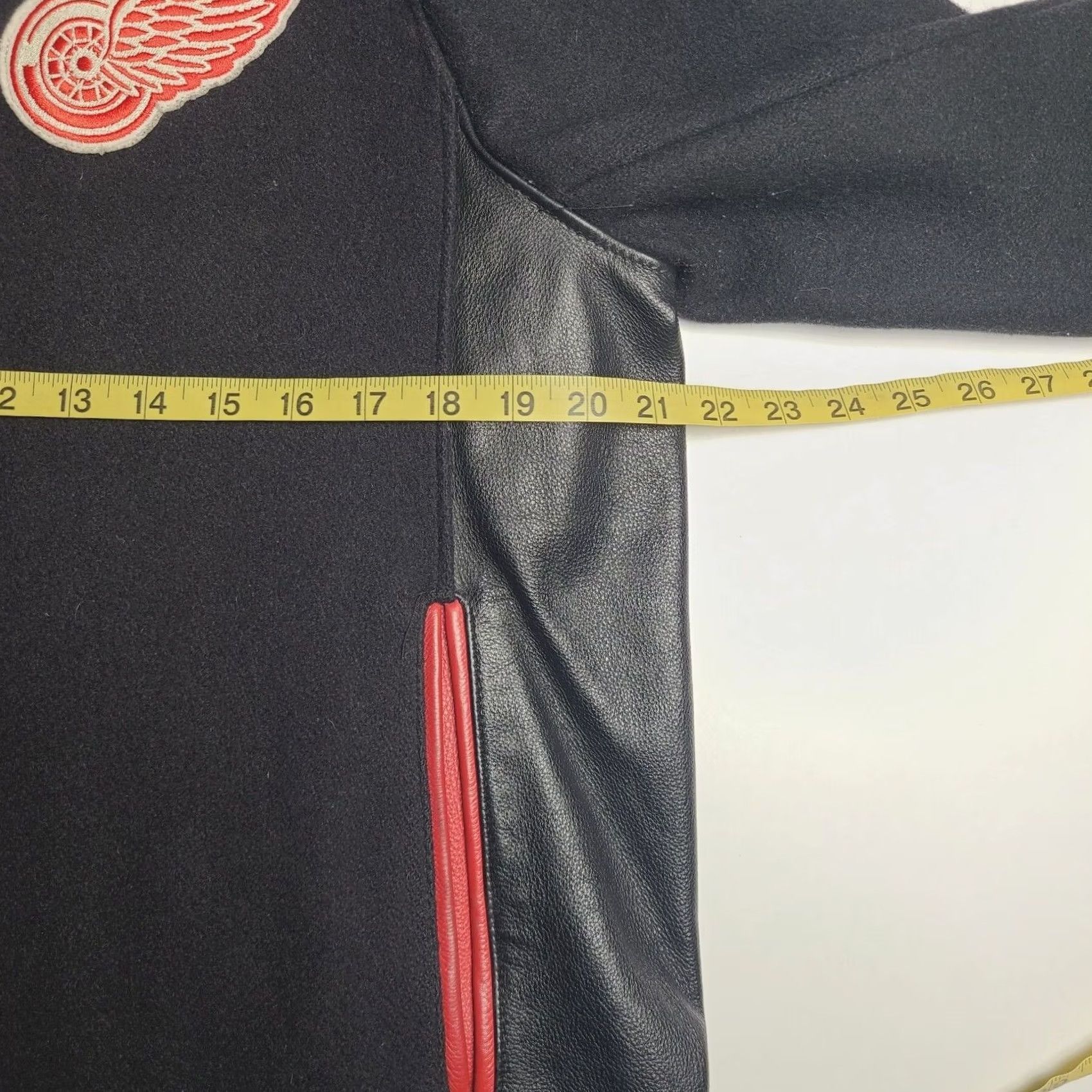 Roots VINTAGE Roots Canada Official NHL Detroit Red Wings Wool Leather Jacket Men’s M Black Zip Size US M / EU 48-50 / 2 - 7 Thumbnail