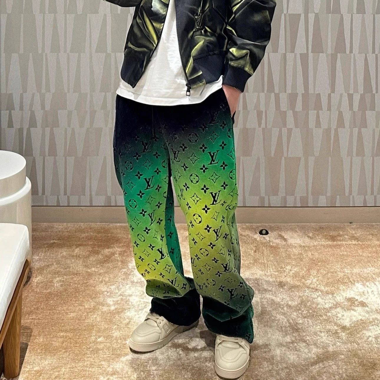 Louis Vuitton LV Gradient Monogram casual pants XL Size US 36 / EU 52 - 7 Thumbnail