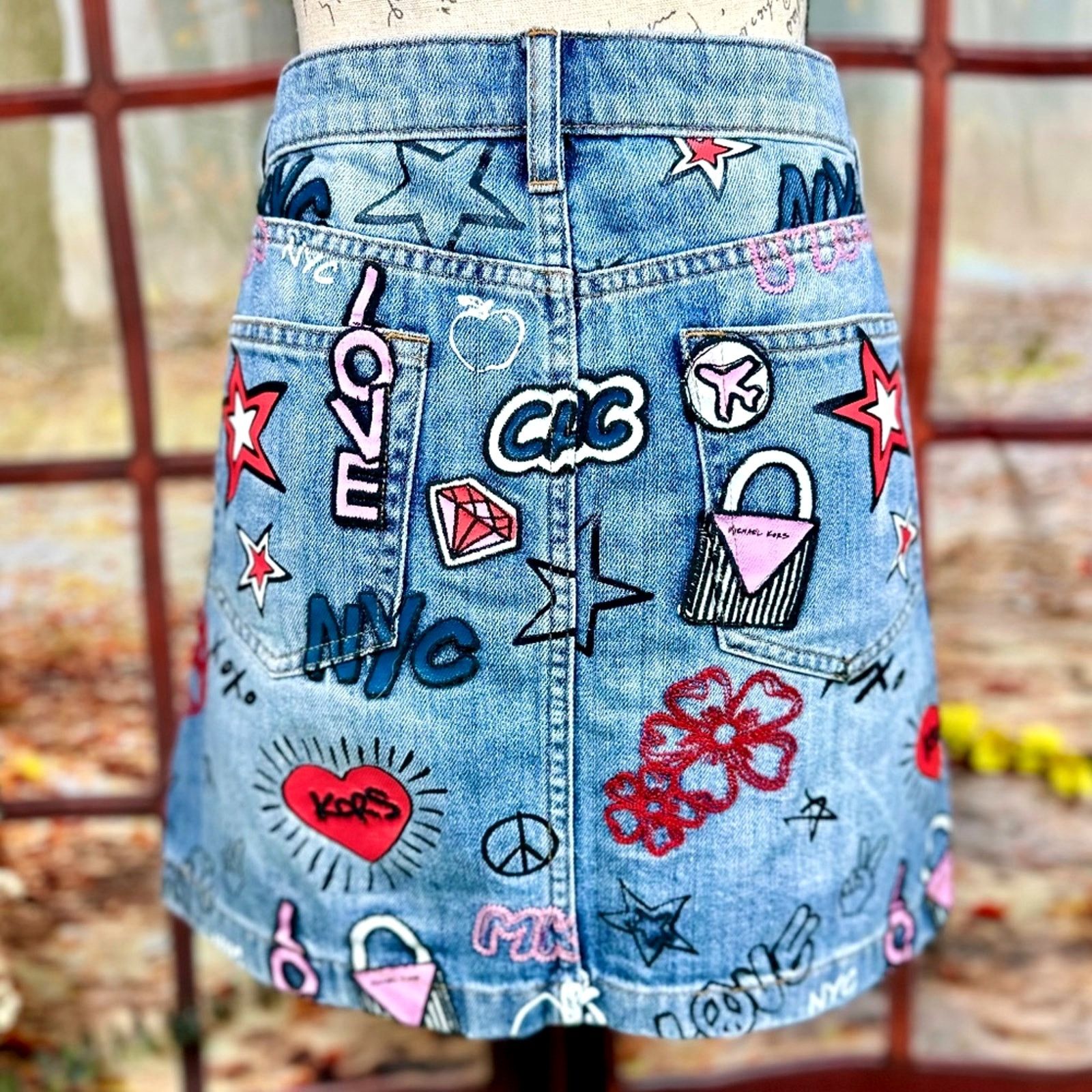 Michael Kors Michael Kors NYC Pop Art Denim Skirt Light blue wash size 8 Size 29" - 12 Thumbnail