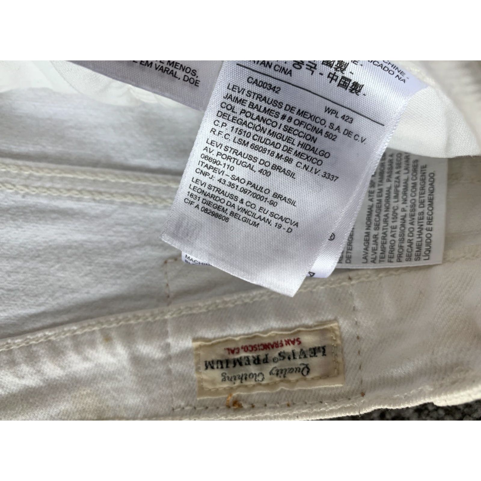 Levi's Levi's Women's 501 Original High-Rise Jean Shorts Sz 30 White Size 30" / US 8 / IT 44 - 4 Thumbnail