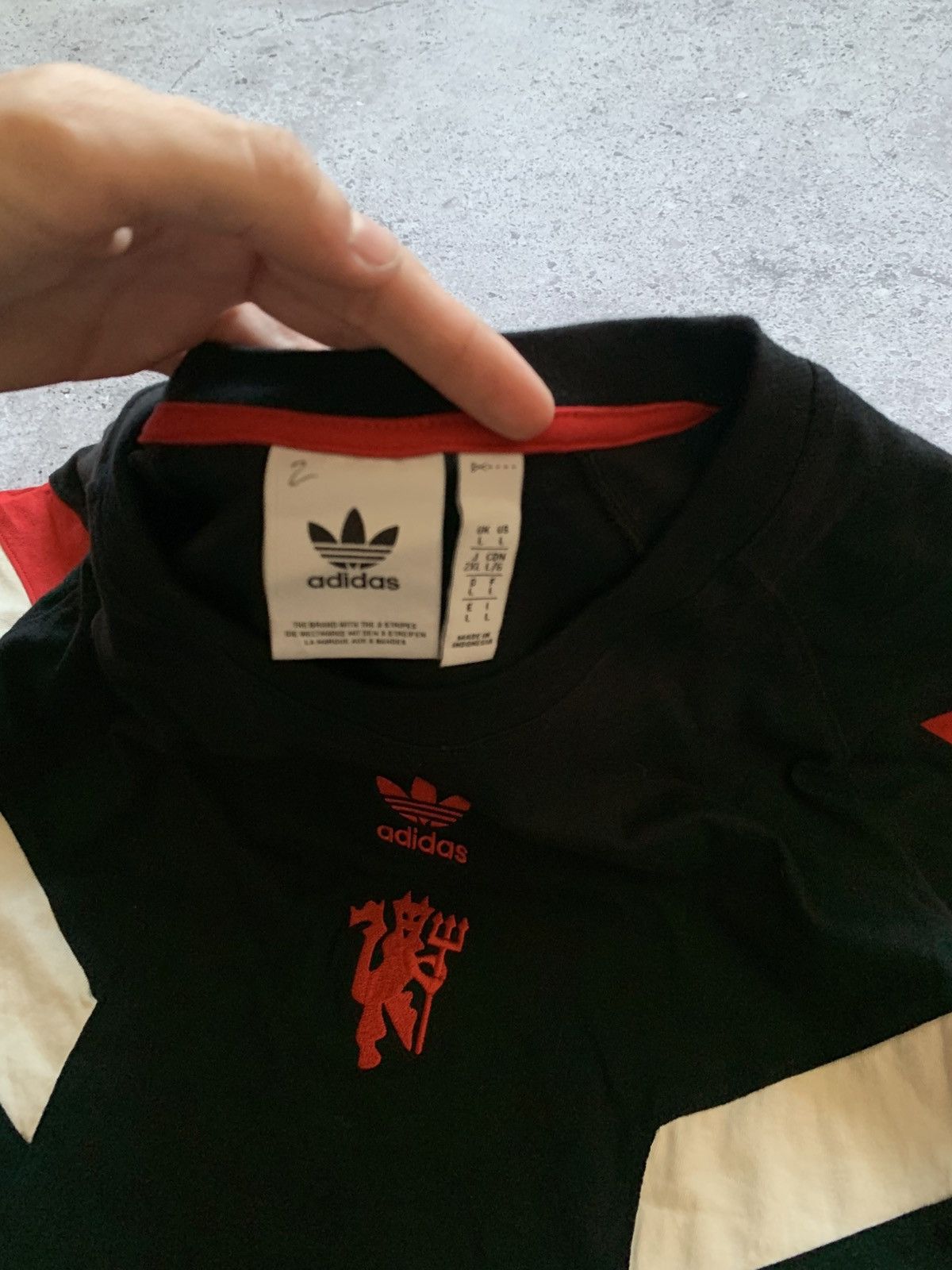 Adidas 🔥ADIDAS MANCHESTER UNITED BLOCKCORE RETRO STYLE T-SHIRT Size US L / EU 52-54 / 3 - 7 Thumbnail