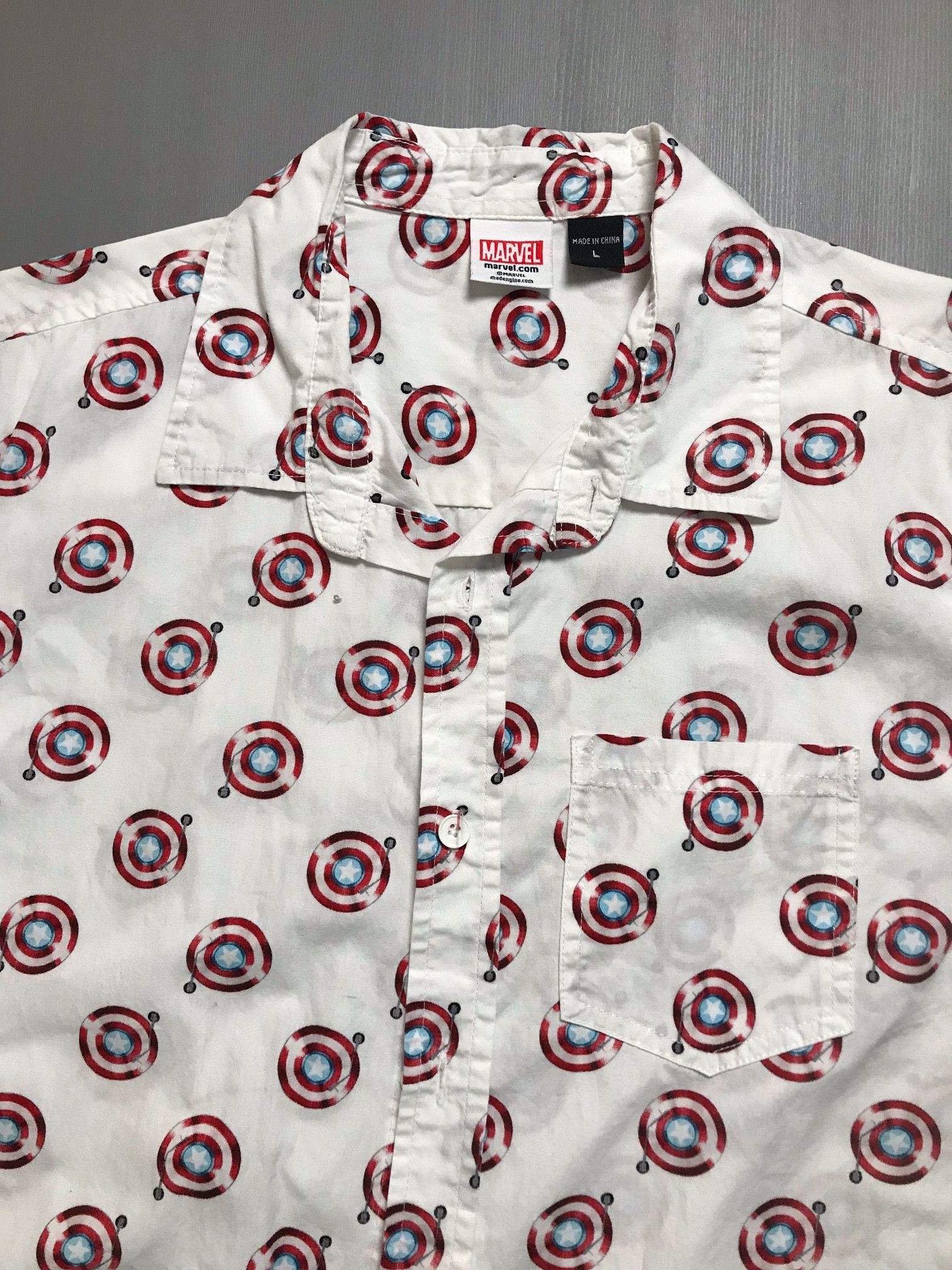 Marvel Comics Marvel Captain America Shield Button-Down Short Sleeve Size US L / EU 52-54 / 3 - 9 Thumbnail