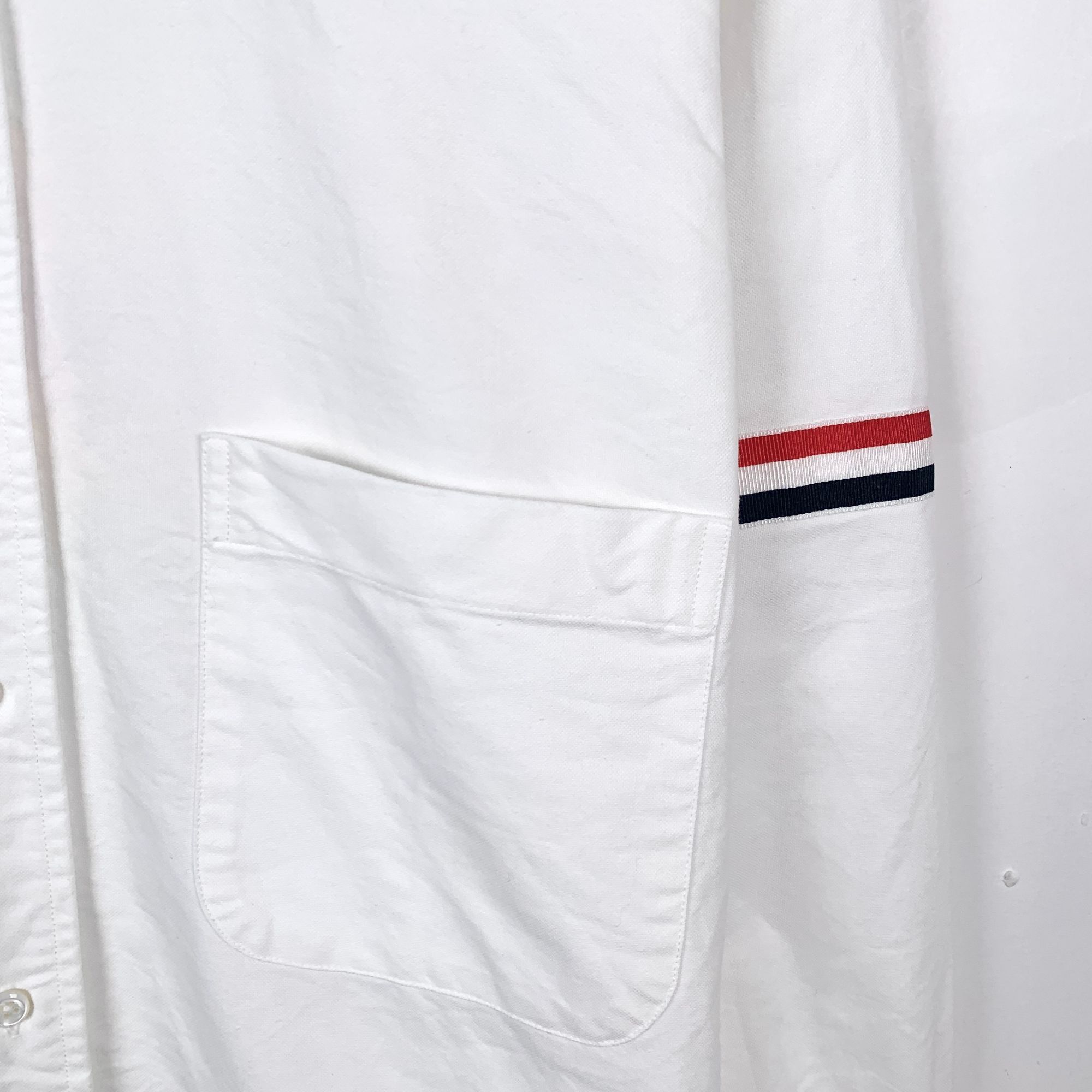 Thom Browne Thom Browne White Button-Up Shirt With Red & Navy Sleeve Str Size XS / US 0-2 / IT 36-38 - 4 Thumbnail