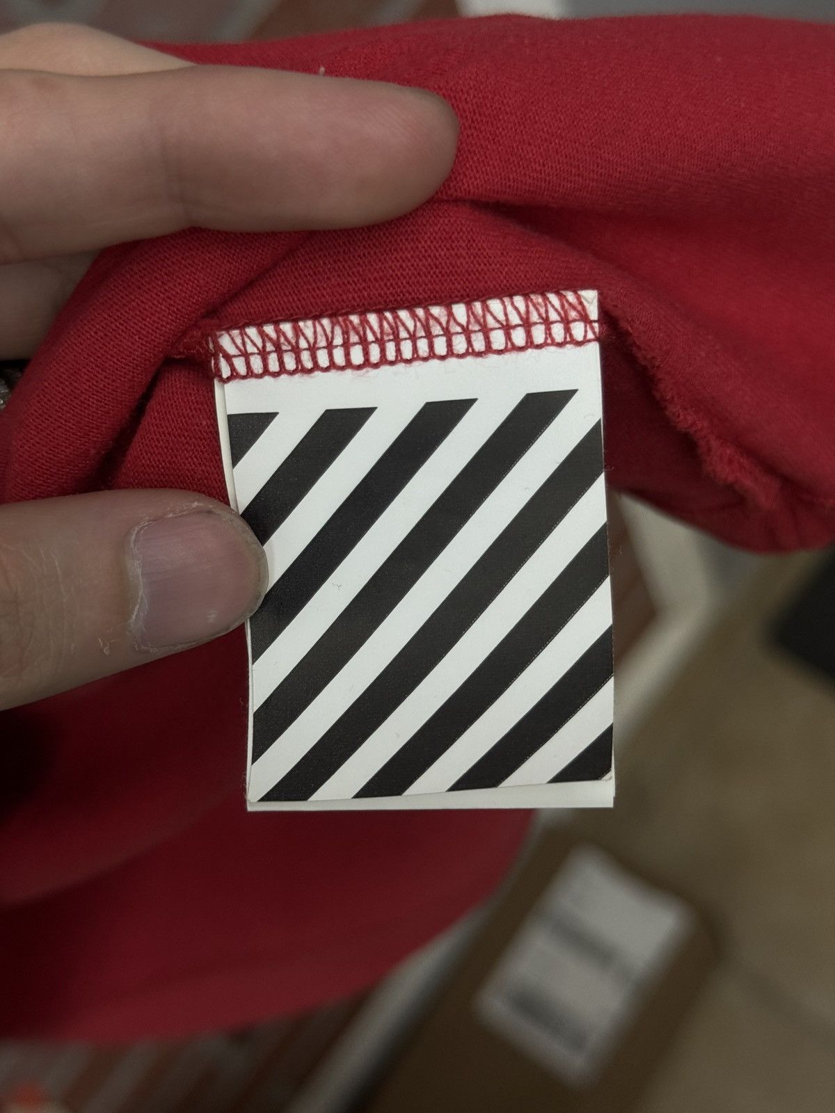 Off-White Off White Tee Shirt Size Large Red Pre Owned Dry Cleaned Size US L / EU 52-54 / 3 - 12 Thumbnail