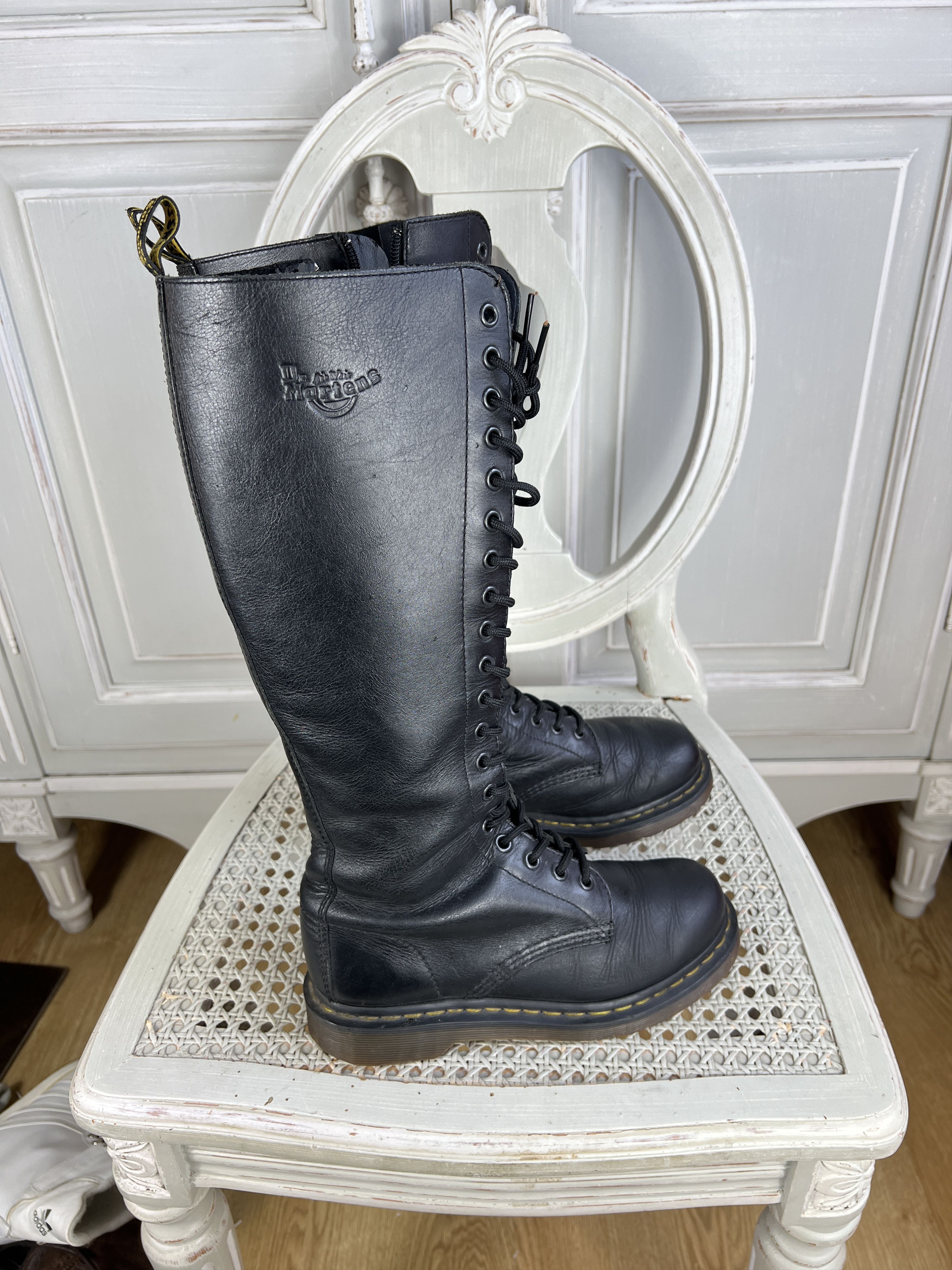 Dr. Martens DR.MARTENS LEATHER HIGH BOOTS Size US 6 / IT 36 - 2 Thumbnail