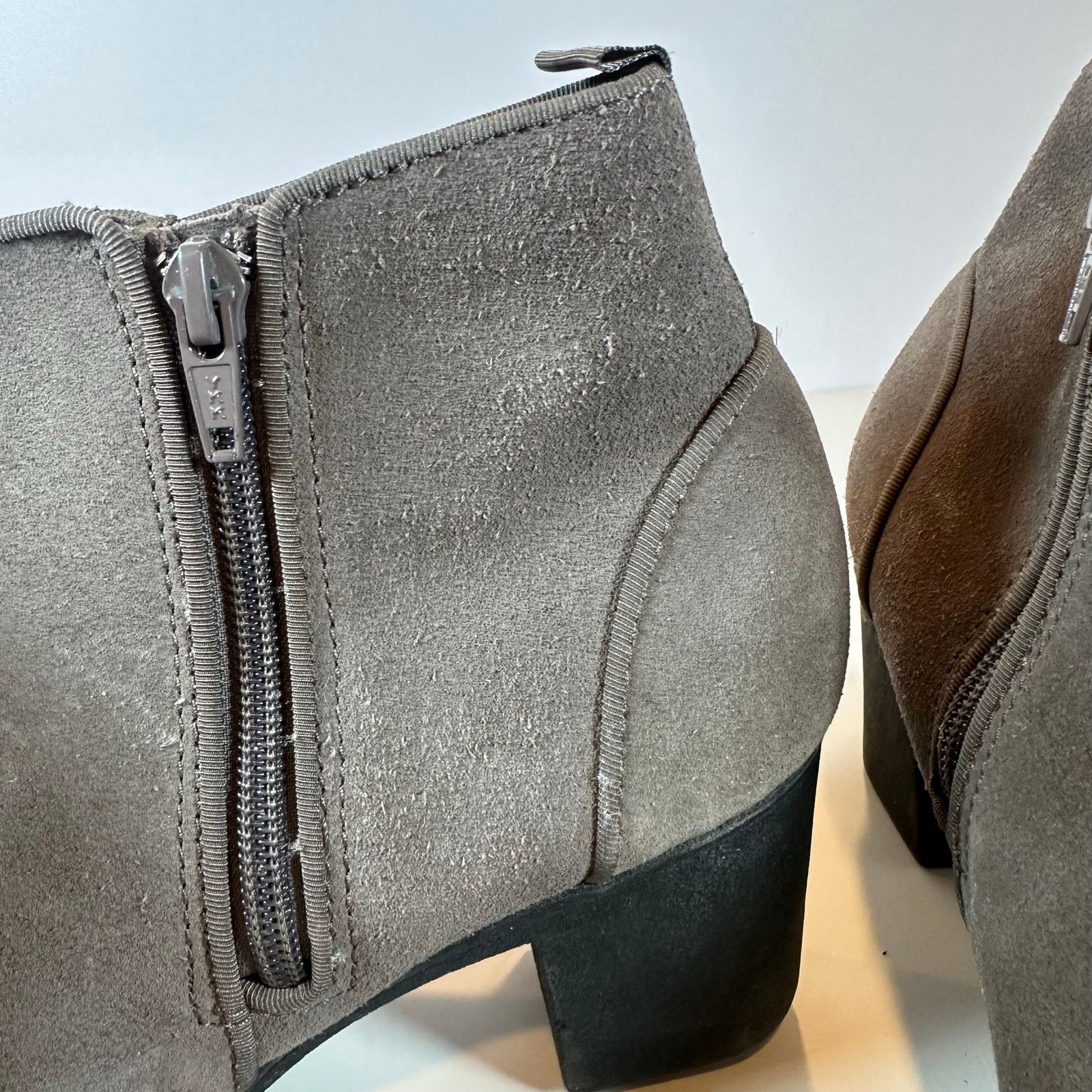 Clarks Clarks Taupe Suede Leather Booties Ankle Boots Heels 10 Size US 10 / IT 40 - 8 Thumbnail