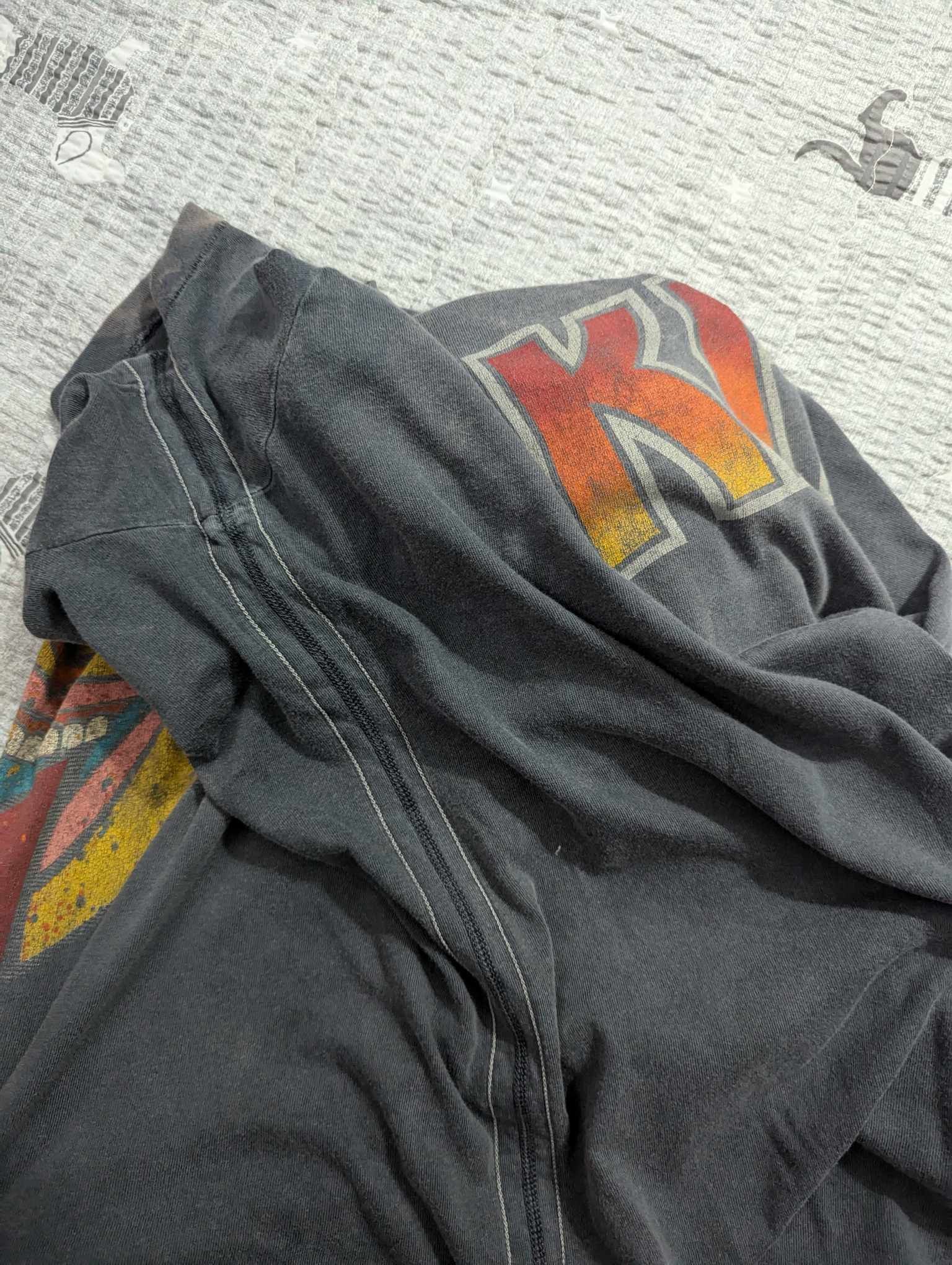 KISS × Vintage Vintage Kiss Hotter than Hell Band Tee Size US L / EU 52-54 / 3 - 8 Thumbnail