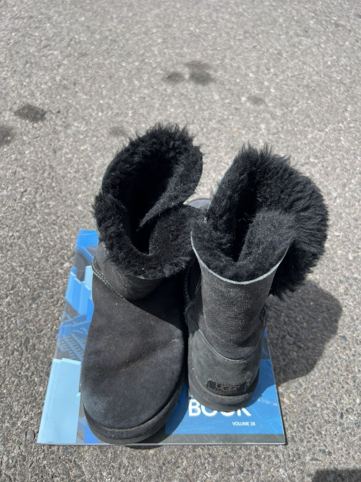Ugg Ugg Australia Bailey Button Winter Boot Womens Size 8 Size US 8 / IT 38 - 1 Thumbnail