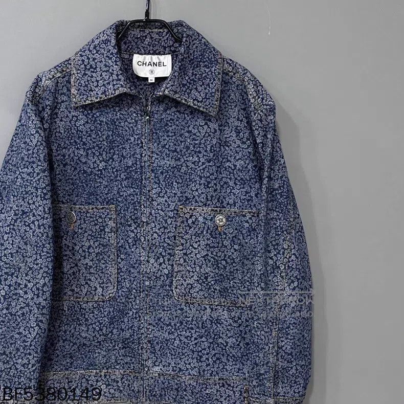 Chanel Chanel Three camelia full-print denim jacket Size XS / US 0-2 / IT 36-38 - 6 Thumbnail
