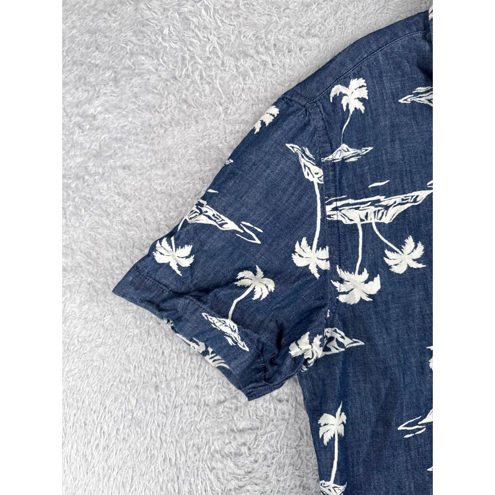 Old Navy Old Navy Hawaiian Shirt Men Medium Blue White Floral Slim Button-Up Cotton Size US M / EU 48-50 / 2 - 3 Thumbnail