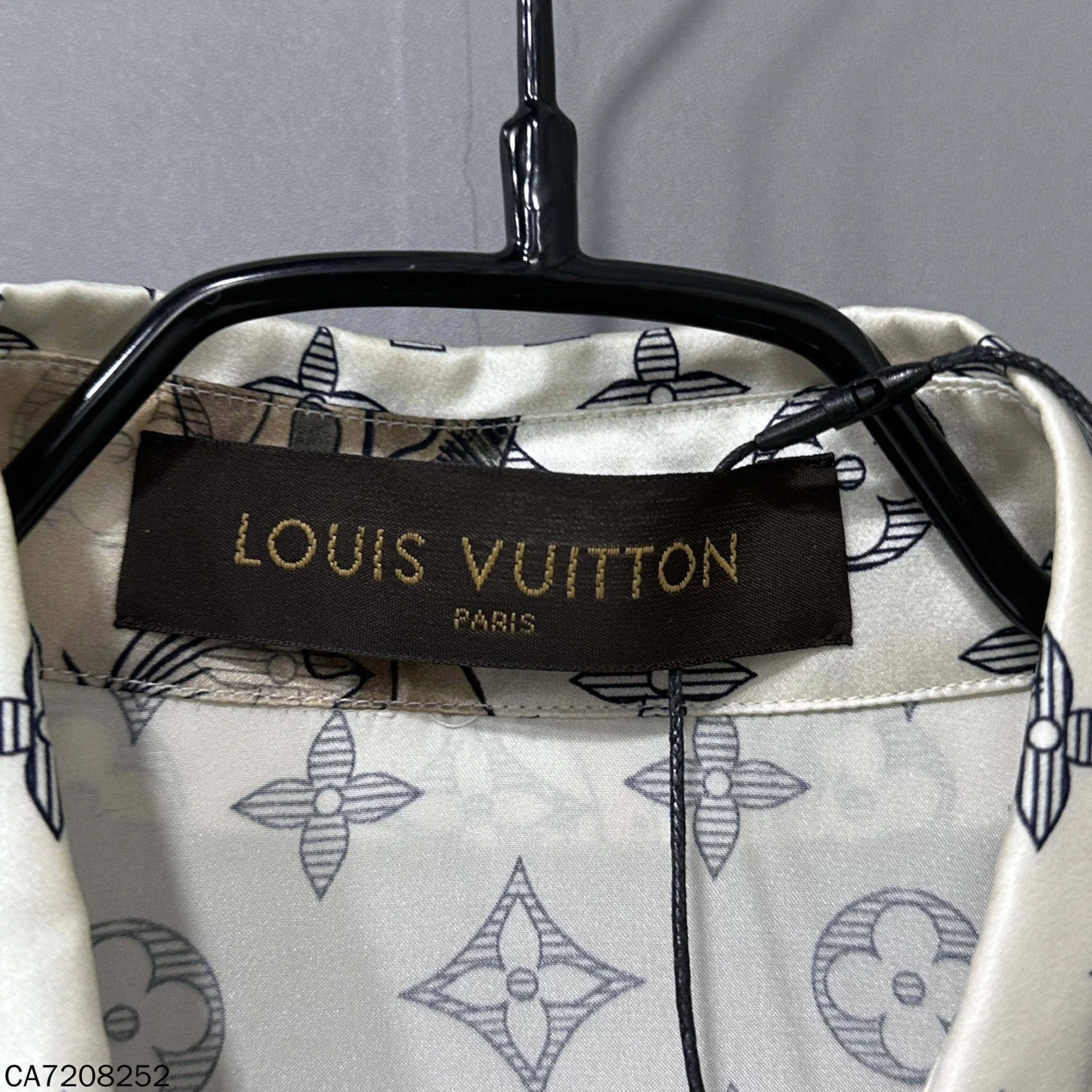 Louis Vuitton LV Zoo Series Women's Silk Short-Sleeve Shirt Size XS / US 0-2 / IT 36-38 - 5 Thumbnail