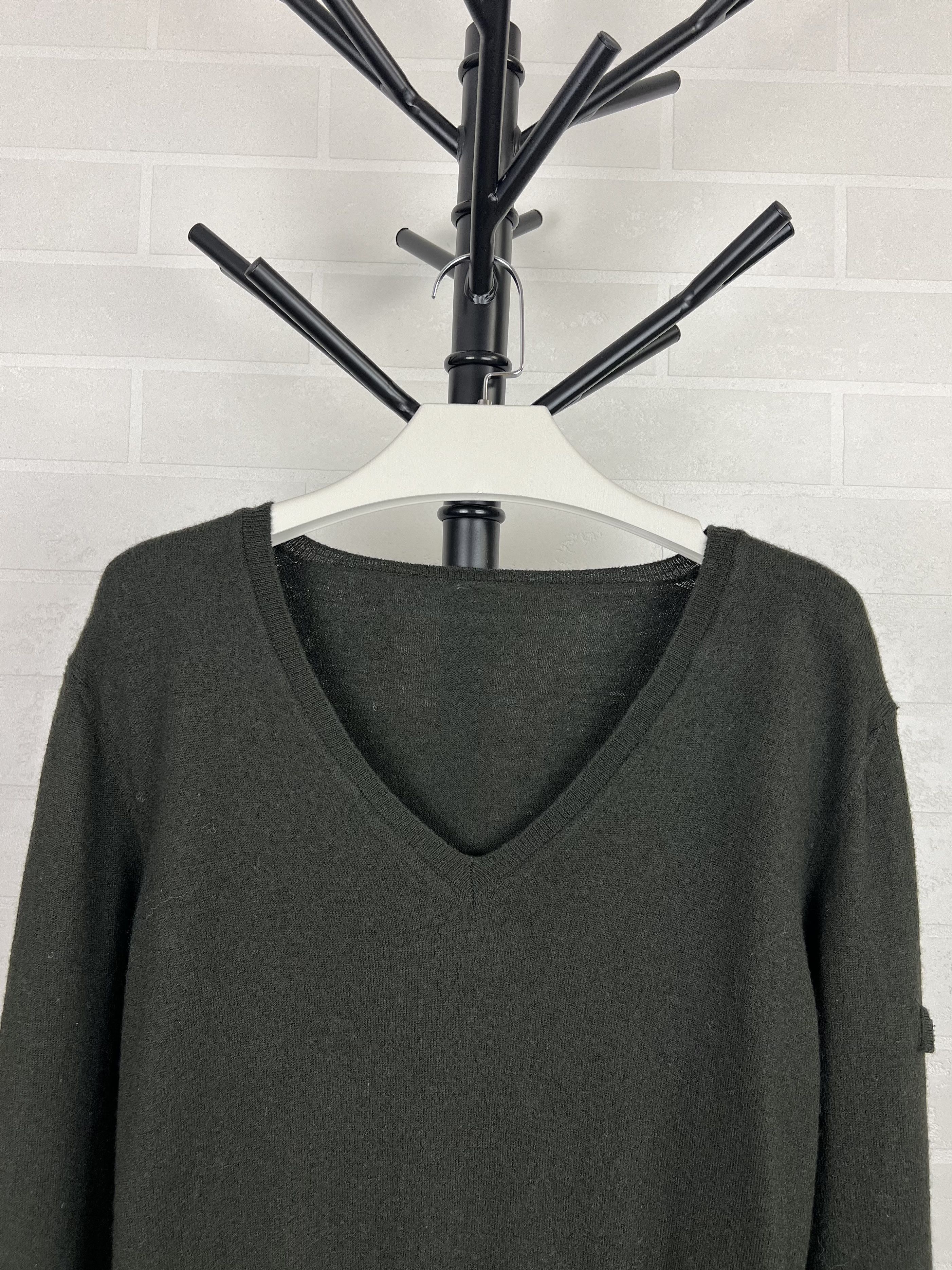 Prada PRADA MILANO Sweater V-neck Wool Patch Logo Khaki Men's Size US S / EU 44-46 / 1 - 2 Thumbnail