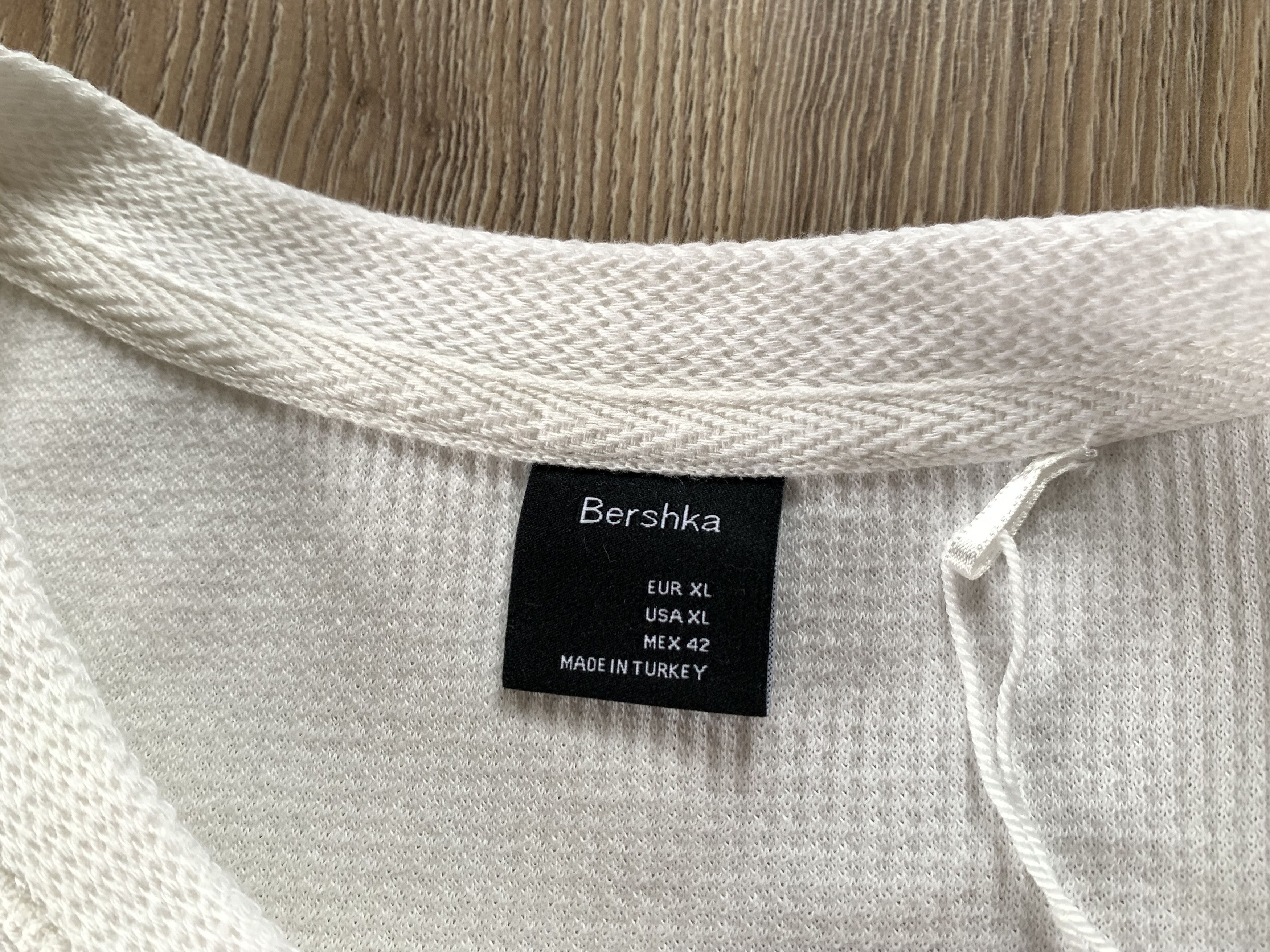 Bershka Bershka White T-Shirt Size US XL / EU 56 / 4 - 5 Thumbnail