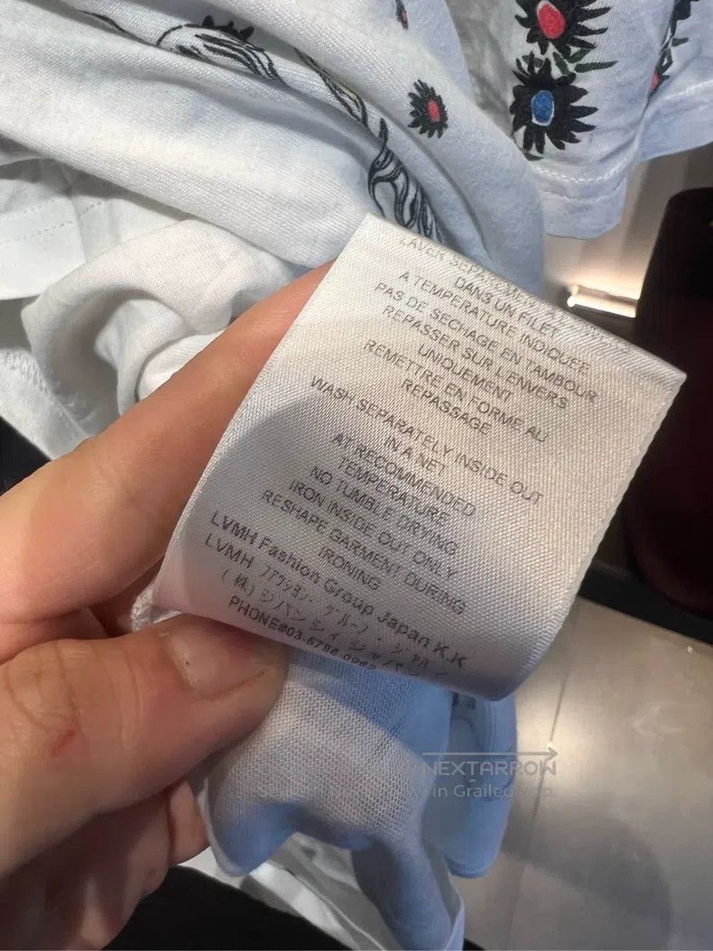 Givenchy Givenchy Short Sleeve White Swan Size US L / EU 52-54 / 3 - 7 Thumbnail