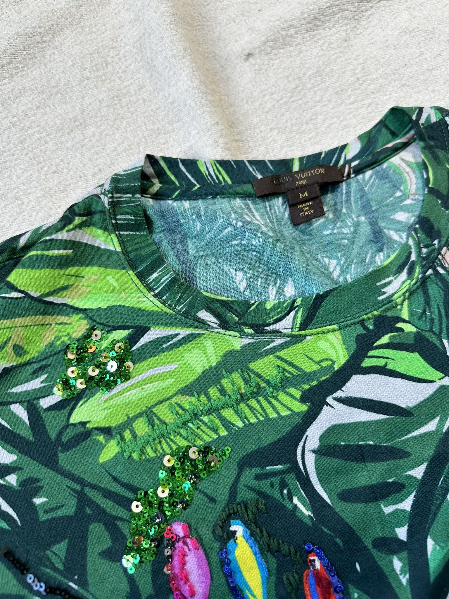 Louis Vuitton Louis Vuitton T-Shirt Jungle Theme Sequin Green Top Size M / US 6-8 / IT 42-44 - 7 Thumbnail