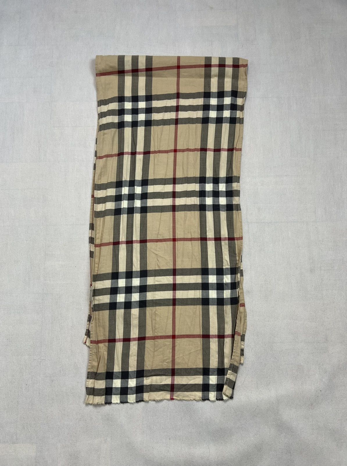 Burberry Scarf Burberry Checked Unisex Size ONE SIZE - 2 Thumbnail