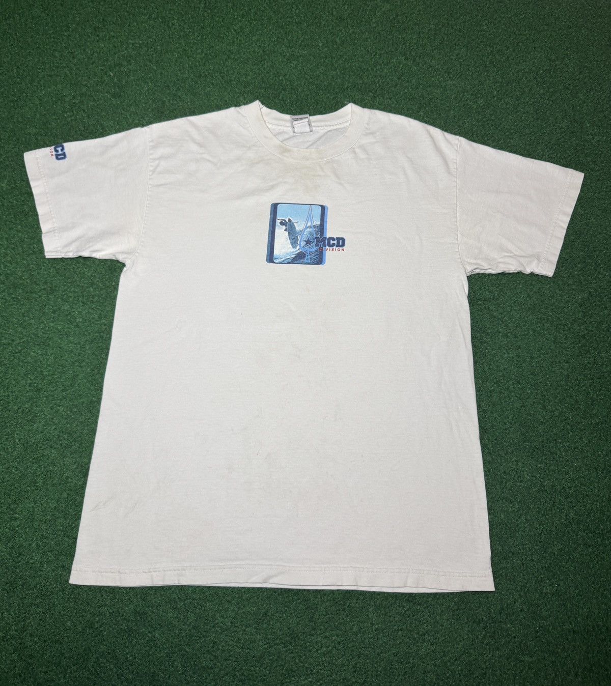 Vintage Vintage MCD Division Surfer Beach Skater Grunge T Shirt Size US L / EU 52-54 / 3 - 1 Thumbnail