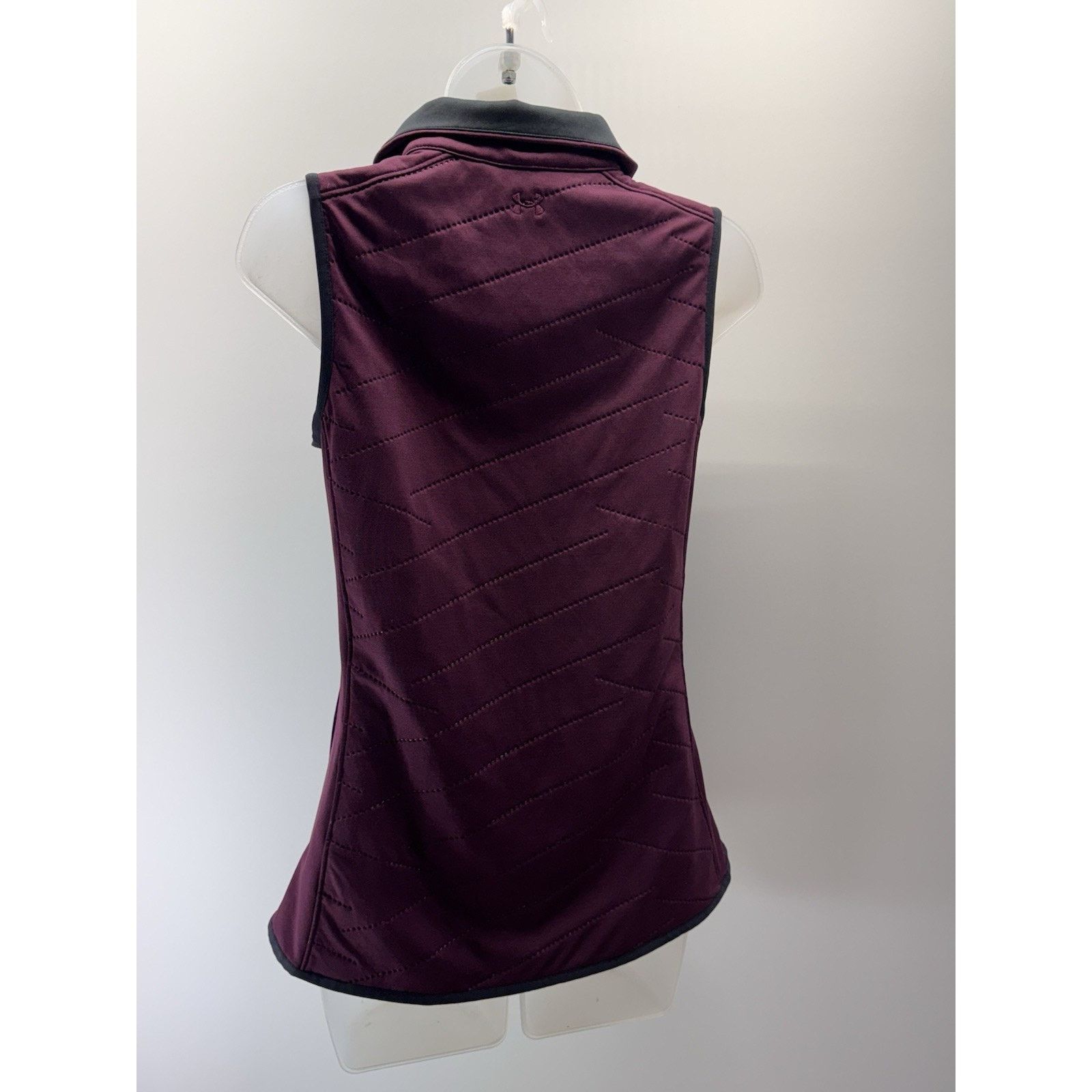 Under Armour Under Armour Cold Gear Womens XS Semi Fitted Maroon Vest EUC Size XS / US 0-2 / IT 36-38 - 5 Thumbnail