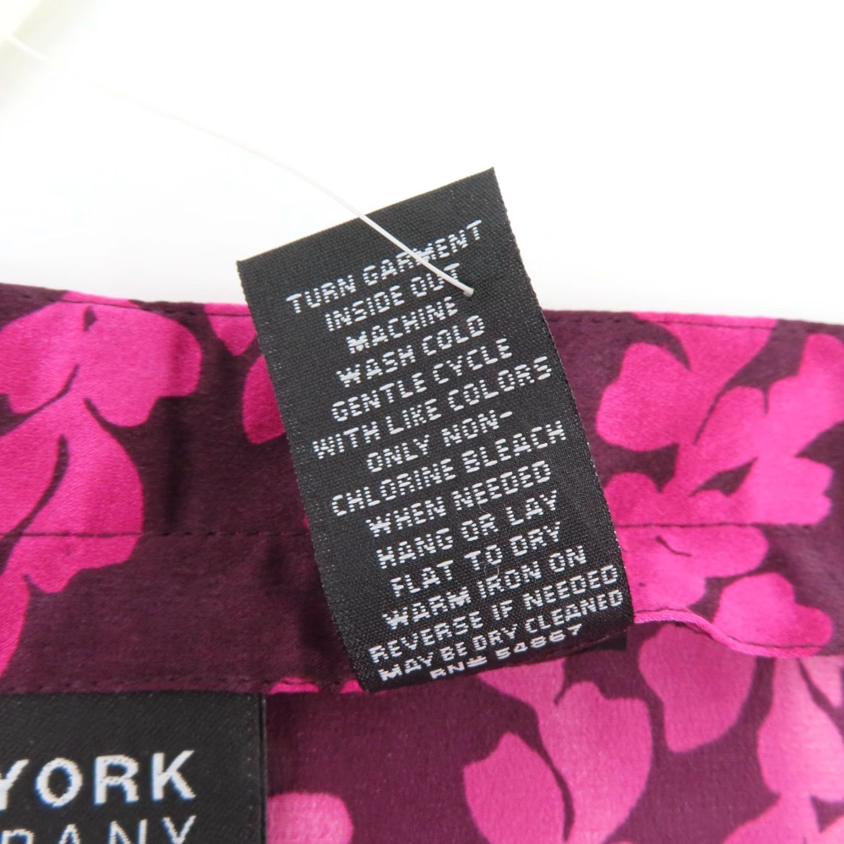 Vintage **Womens New York & Company 16 Zip Pink Silk Leaf Print Skirt** User: **New York & Company Womens 16 Zip Pink Silk Leaf Print Skirt** Size 38" / US 16 / IT 52 - 7 Thumbnail