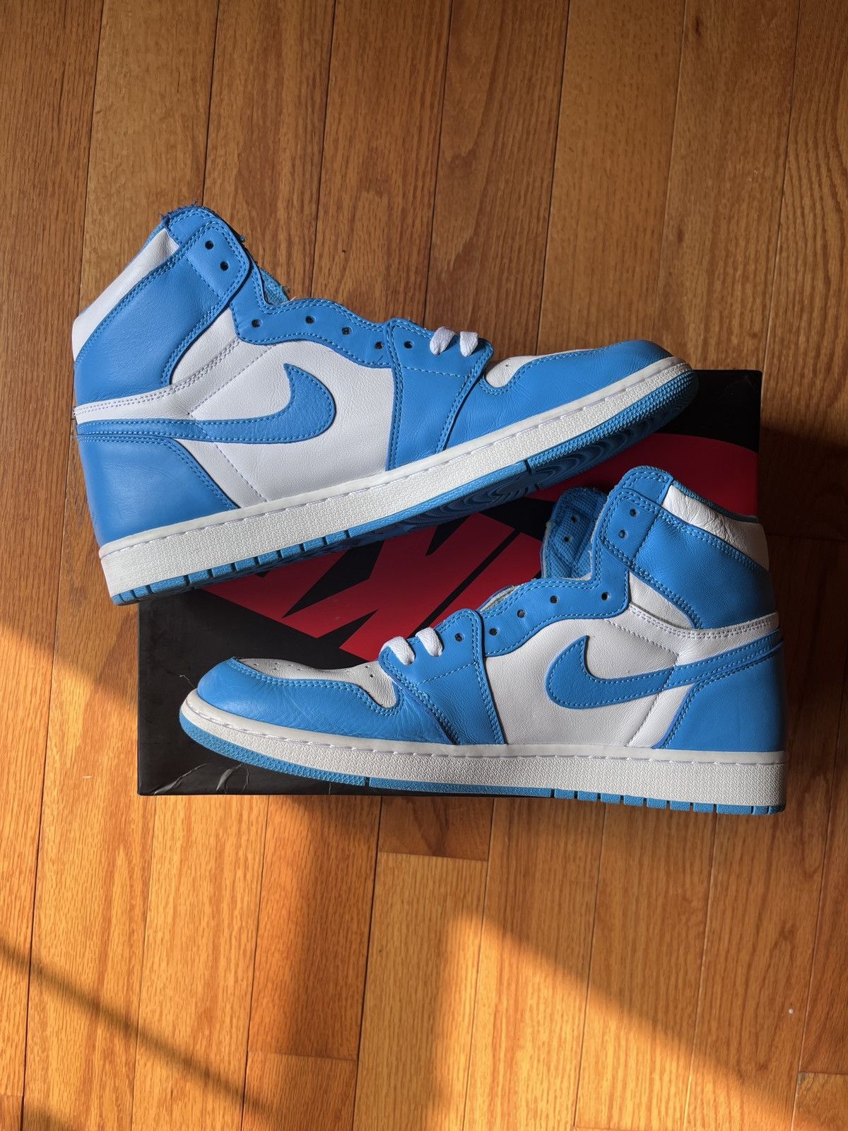 Jordan Brand × Nike Air Jordan 1 UNC Size US 13 / EU 46 - 3 Thumbnail