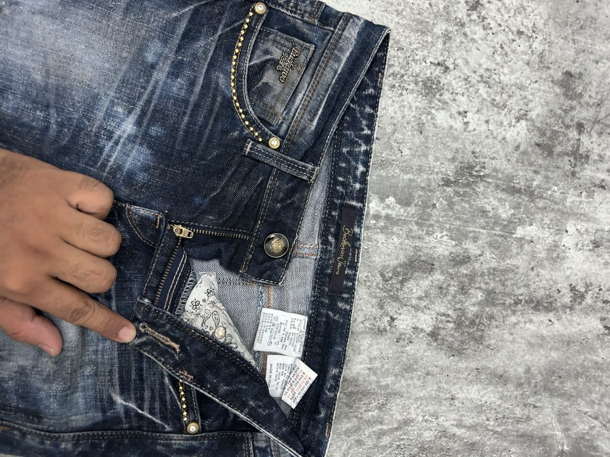 If Six Was Nine × Japanese Brand × Le Grande Bleu (L.G.B.) Buckaro Design Acid Wash Pattern Distressed Denim Pants Size 28" / US 6 / IT 42 - 15 Thumbnail