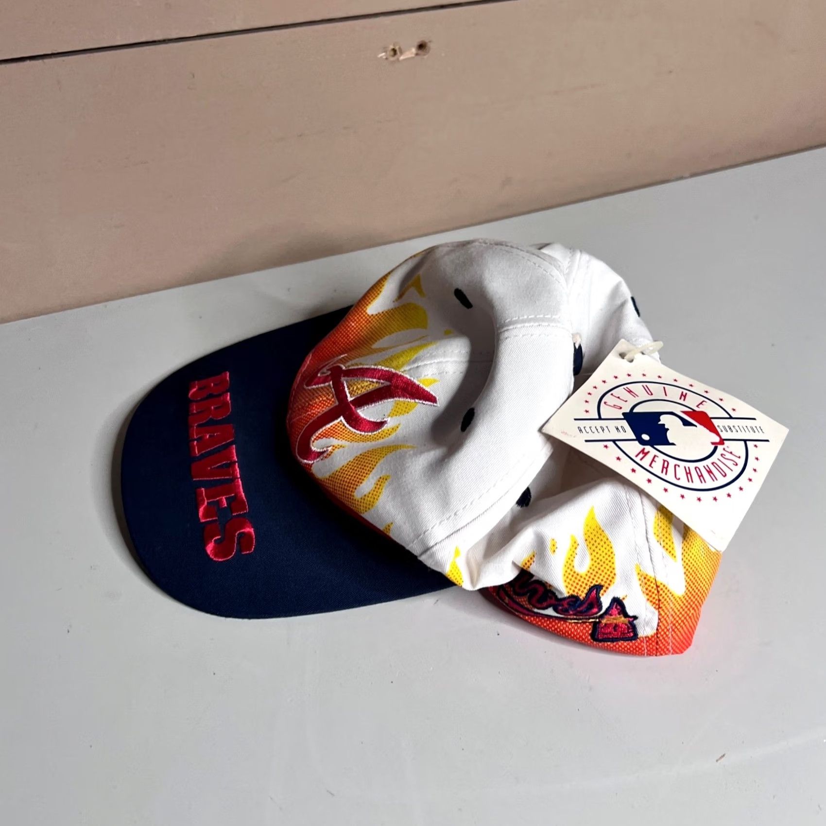 MLB VINTAGE Annco Atlanta Braves Snapback Hat MLB NWT White Navy On Fire Flame Size ONE SIZE - 8 Thumbnail
