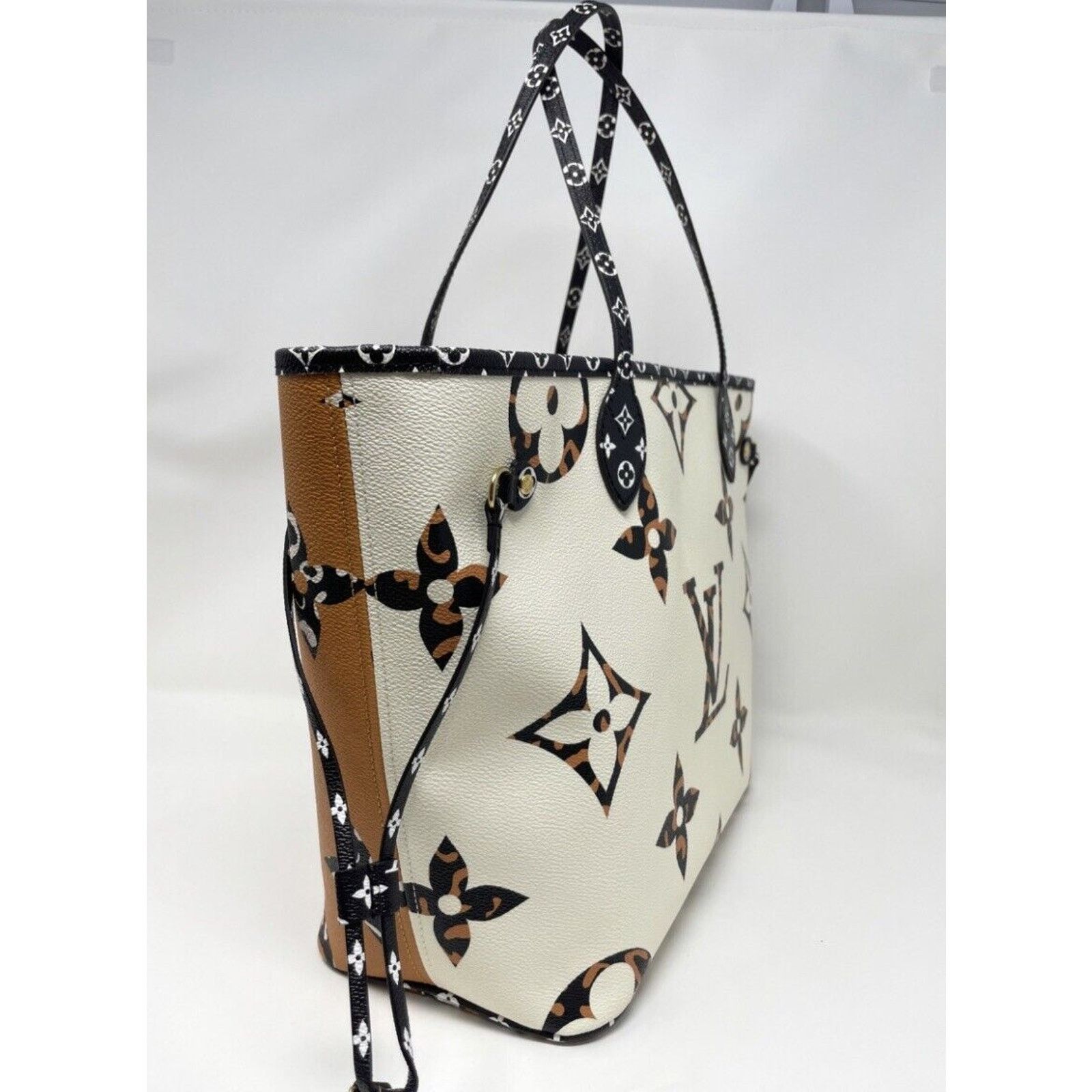 Louis Vuitton Louis Vuitton Neverfull MM Tote Jungle Monogram Giant MM Size ONE SIZE - 7 Thumbnail