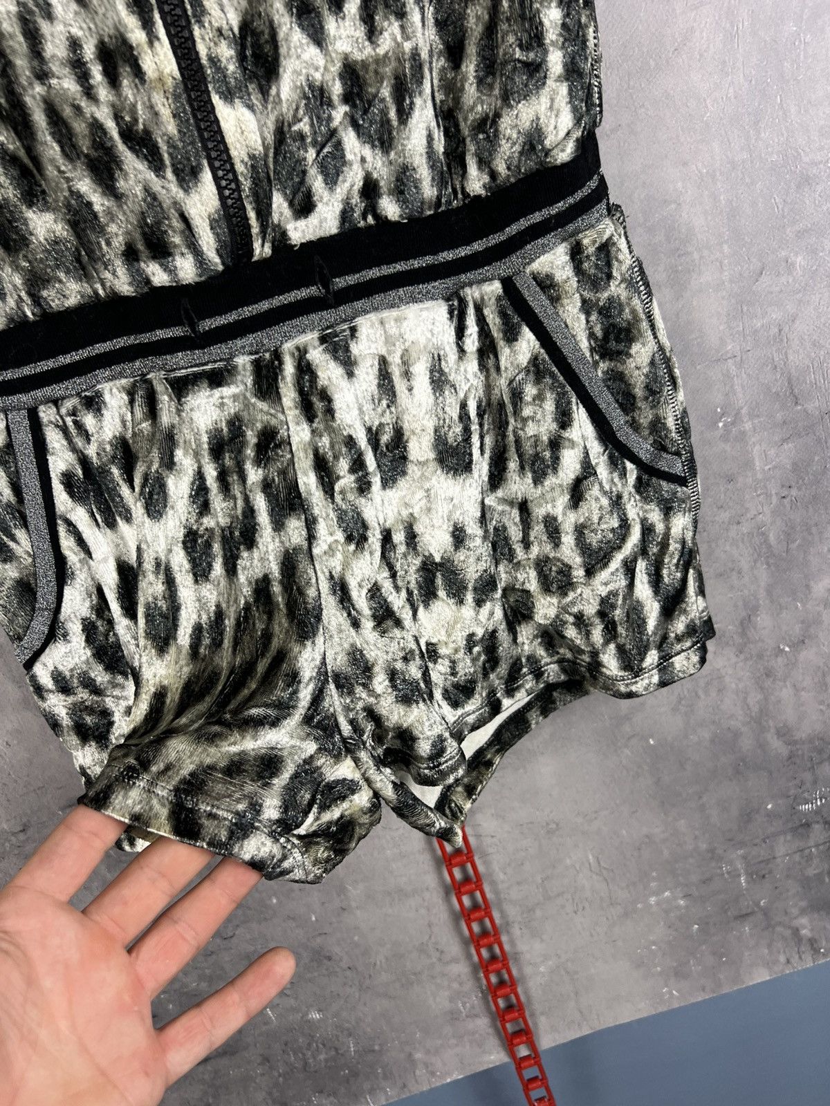 Roberto Cavalli ROBERTO CAVALLI- ANIMAL PRINT- SIGNATURE- JUMPSUIT SZ 42 Size 28" / US 6 / IT 42 - 6 Thumbnail