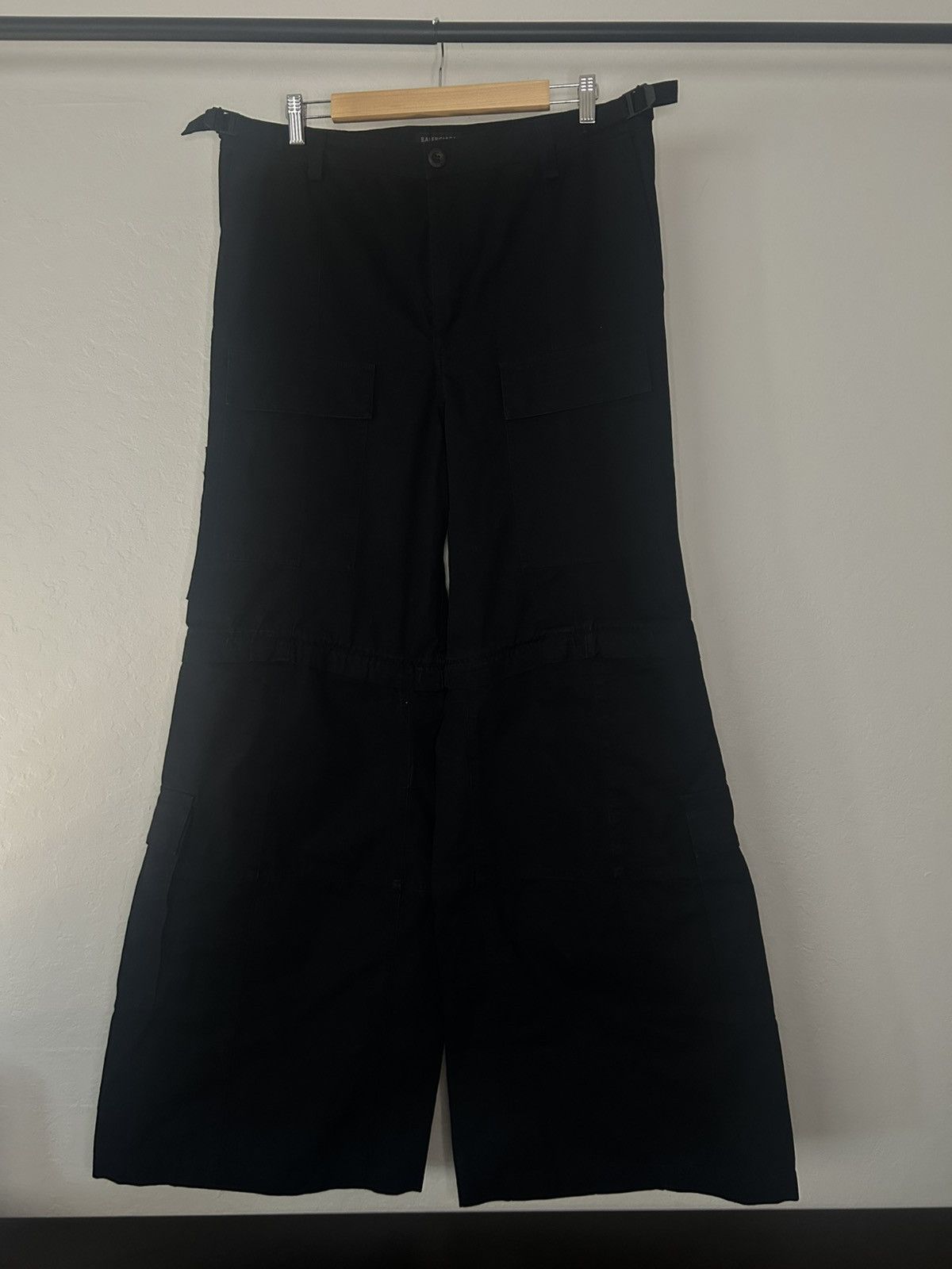 Balenciaga Balenciaga Black Flared Convertible Cargo Pants Size US 34 / EU 50 - 1 Thumbnail