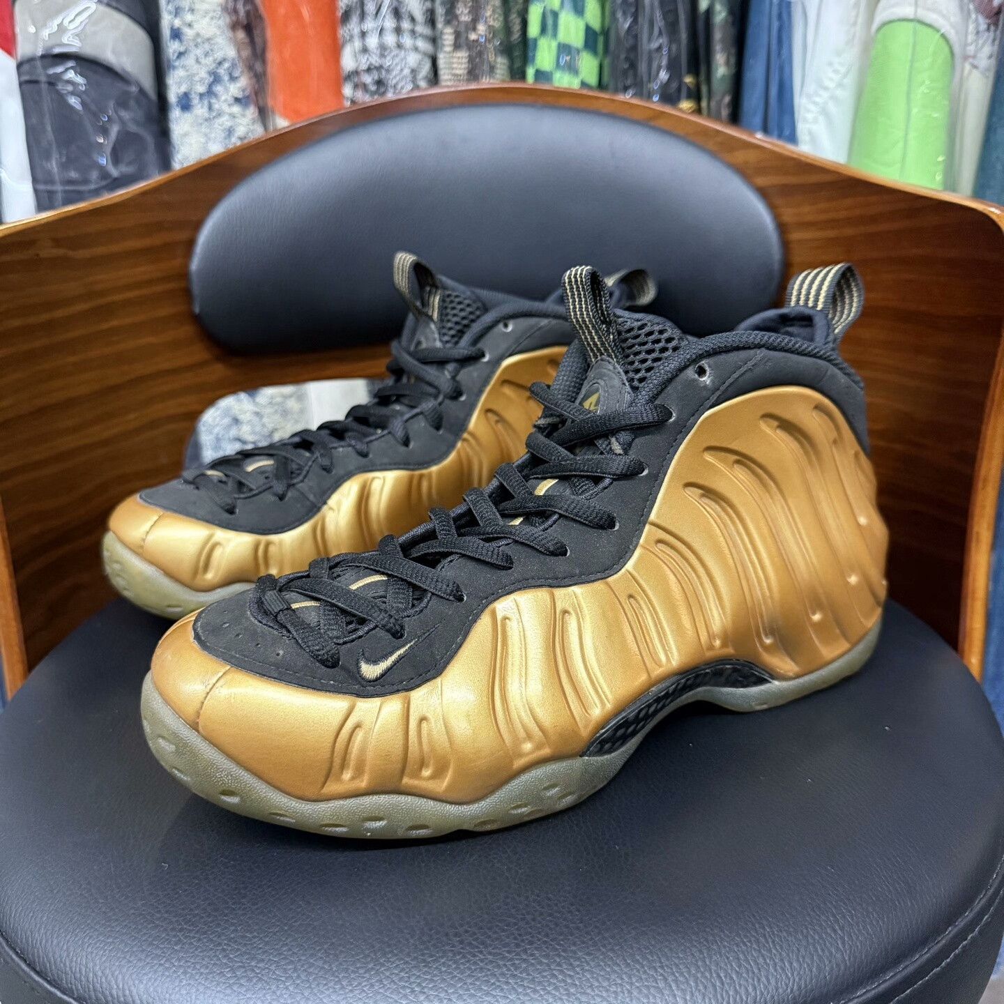Nike Nike Gold Lowtop Sneakers 41 Men Size US 8.5 / EU 41-42 - 1 Thumbnail