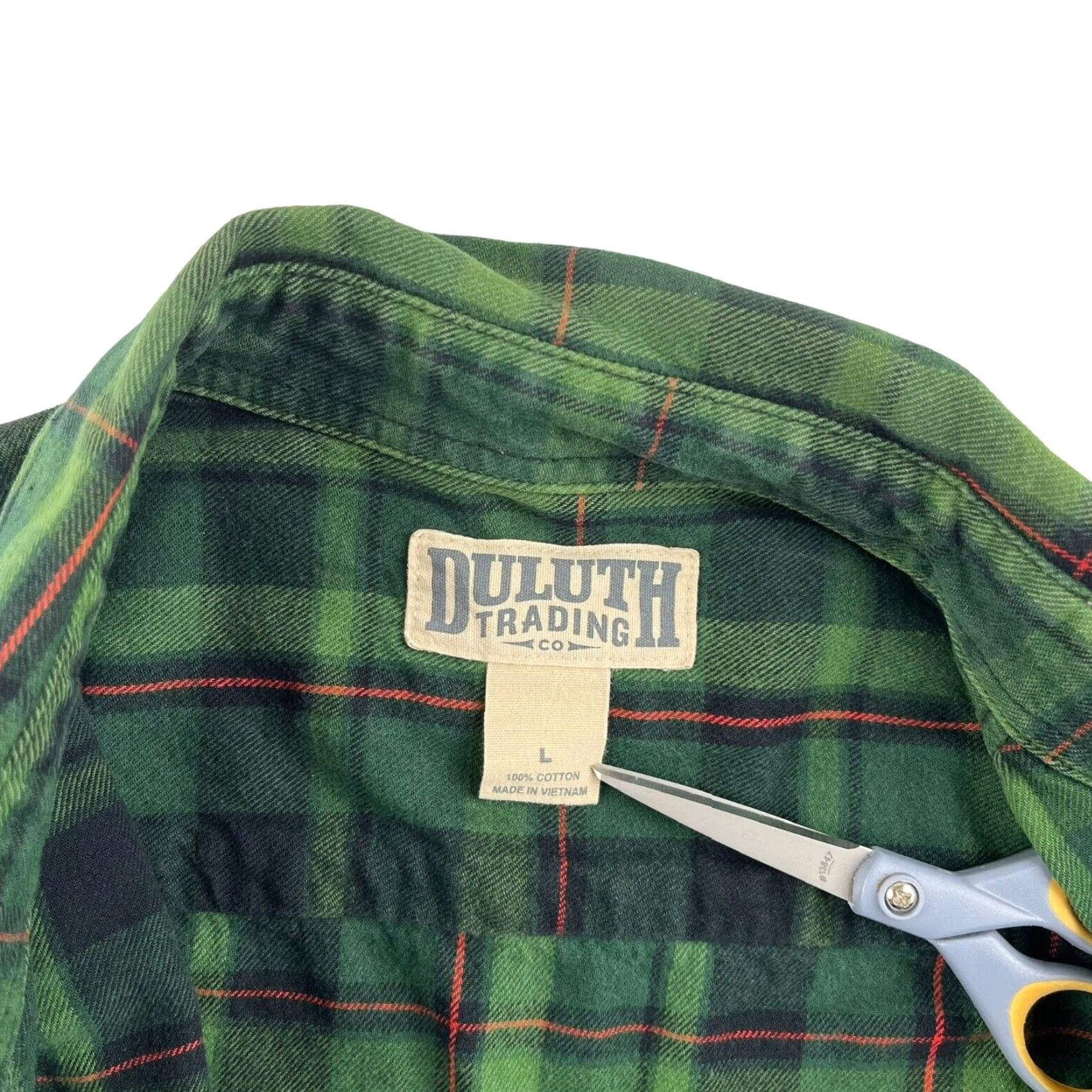 Duluth Duluth Trading Co. Men's Green Plaid Cotton Twill Button-Down Shirt LARGE Size L Regular Button-Up Button-Down Collar Style Button-Front Men's