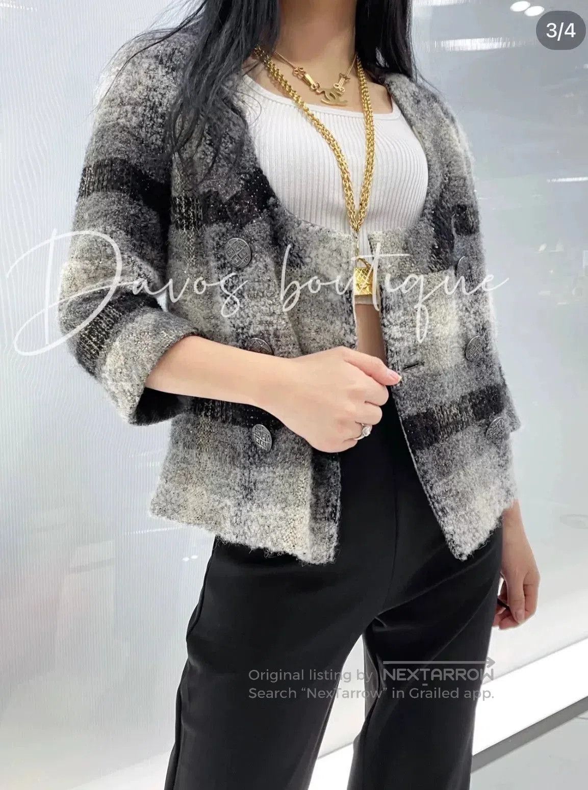 Chanel Chanel 18B Tweed U-Neck Short Jacket. Size XS / US 0-2 / IT 36-38 - 1 Thumbnail