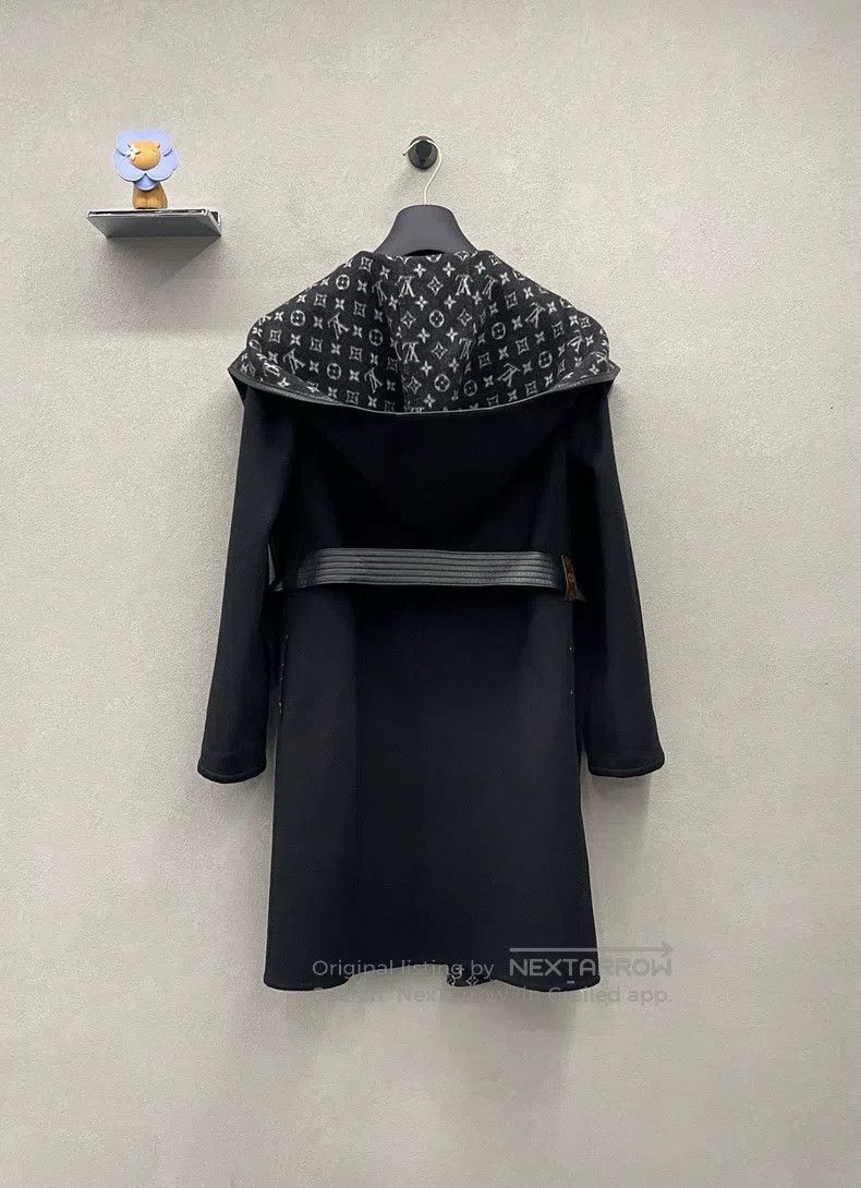 Louis Vuitton Louis Vuitton Logo printed black woolen coat Size XXS / US 00 / IT 34 - 2 Thumbnail