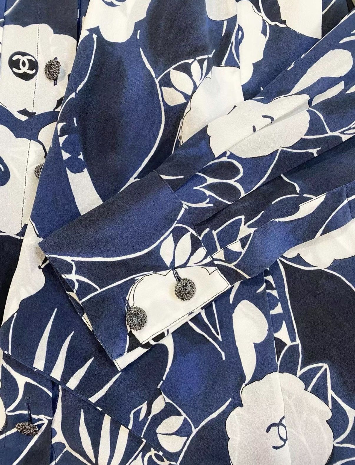Chanel Chanel Printed Silk Blouse with Tie Straps J33 Size XXS / US 00 / IT 34 - 4 Thumbnail
