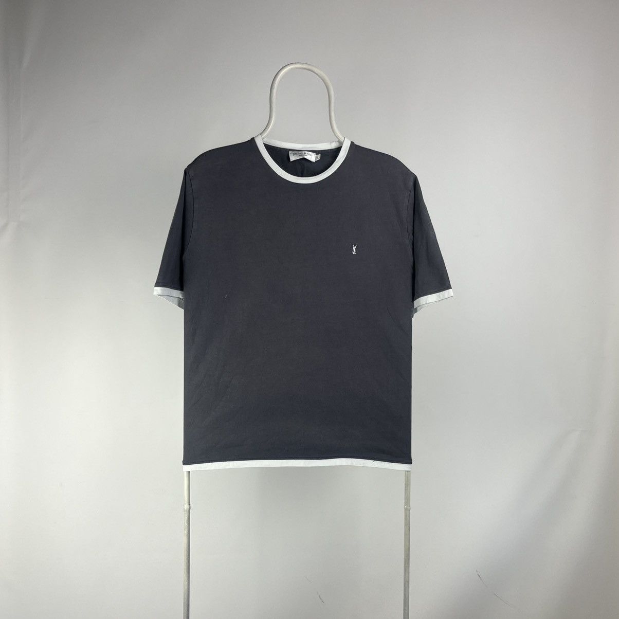 Yves Saint Laurent Yves saint laurent tshirt small logo size Large Size US L / EU 52-54 / 3 - 1 Thumbnail
