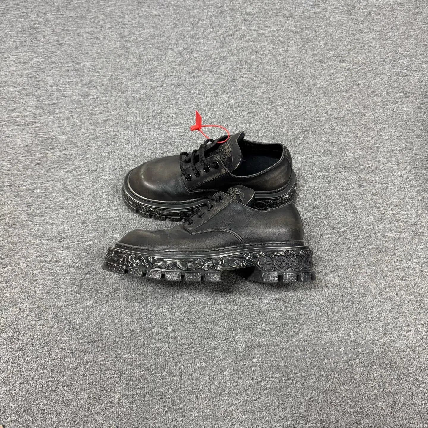 Louis Vuitton Louis Vuitton Stained and aged appearance; thick-soled car Size US 10 / EU 43 - 3 Thumbnail