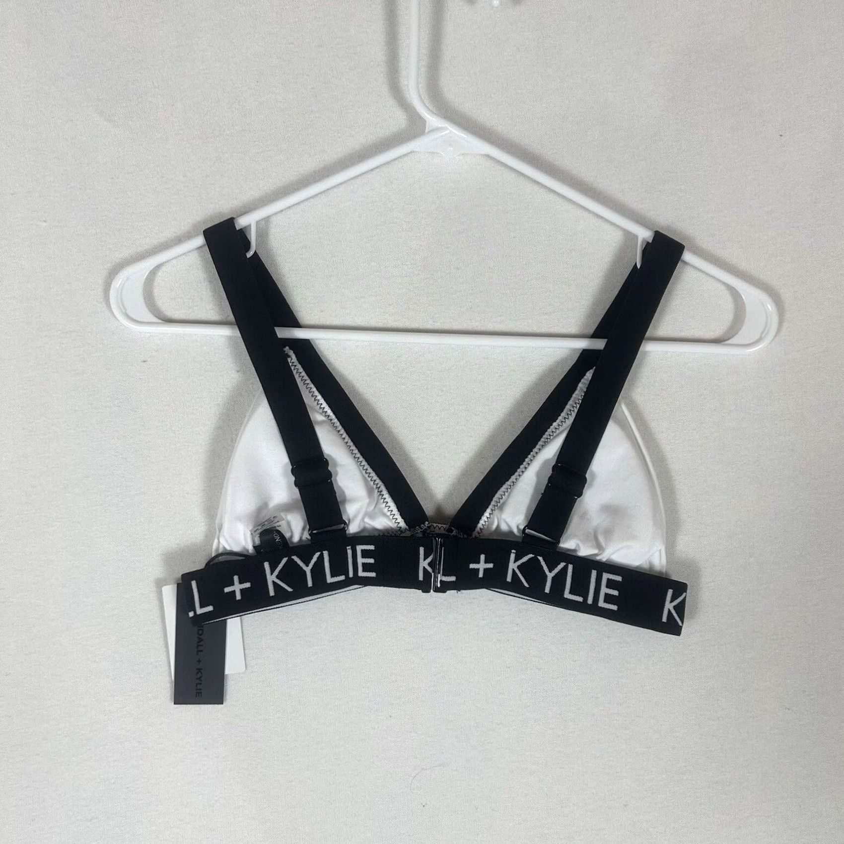 Vintage Kendall & Kylie Sports Bra Womens S White KKSA-10227T NWT Casual Activewear Underwire Wireless Nylon Polyester Spandex Shirt (Bras) Size ONE SIZE - 6 Thumbnail