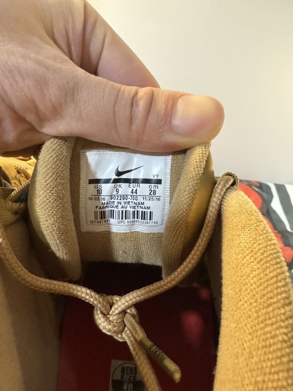 Nike SUPREME UPTEMPO Gold Size US 10 / EU 43 - 7 Thumbnail