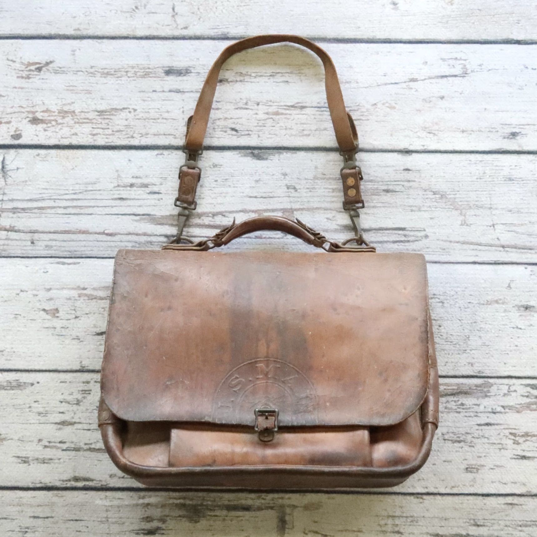 Vintage VINTAGE USPS US Mail Messenger Bag 1944 Made in USA Mens Brown Leather 1940s, Messenger Bag, Vintage, US Mail, Made in USA, 1944, Brown, Leather, Mens Size ONE SIZE - 2 Thumbnail