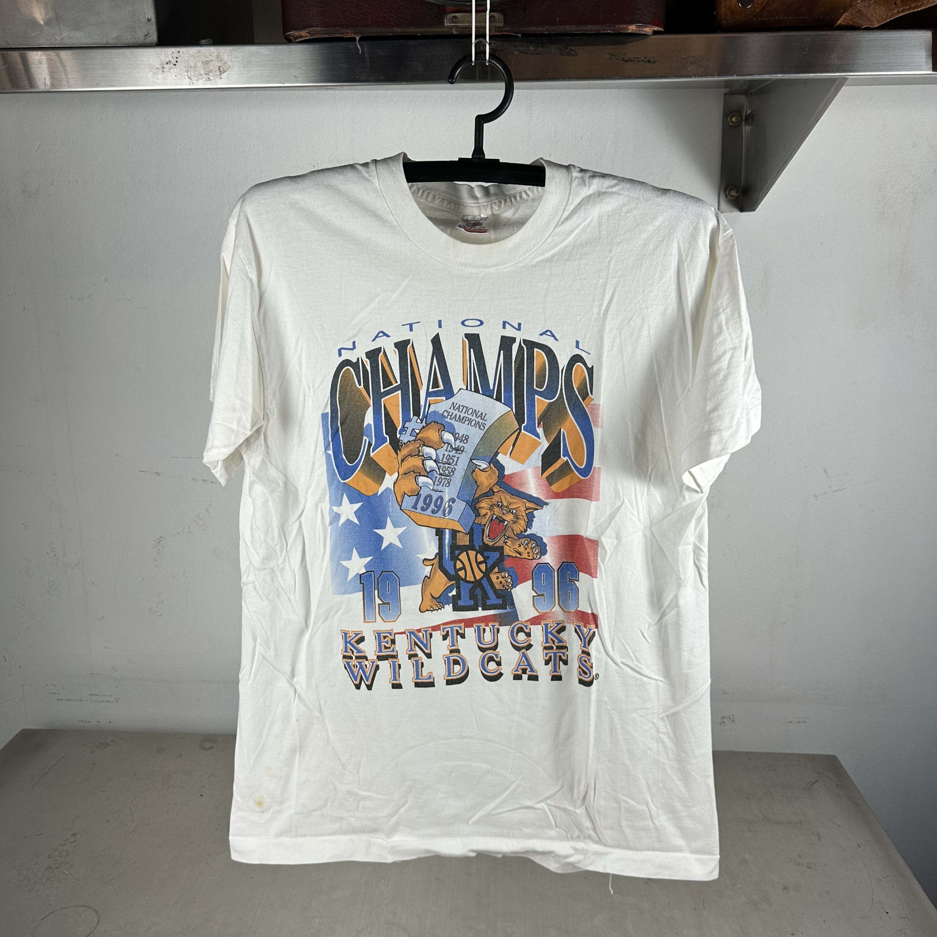 Vintage ​​​​Vintage 1996 Kentucky Wildcats NCAA National Champs Tee Size US L / EU 52-54 / 3 - 1 Thumbnail