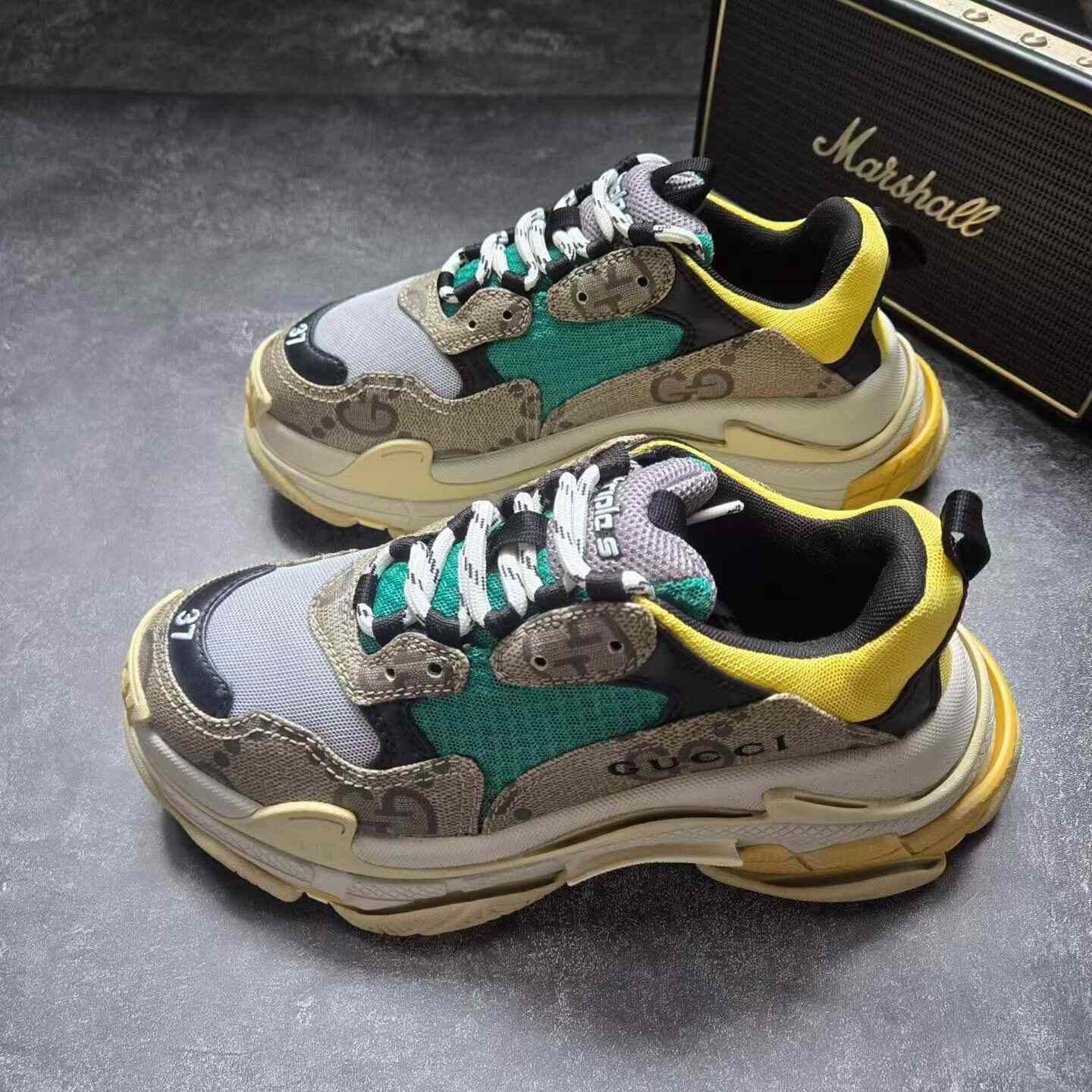 Balenciaga Balenciaga Gold Lowtop Sneakers S Women Size US 6 / IT 36 - 1 Thumbnail