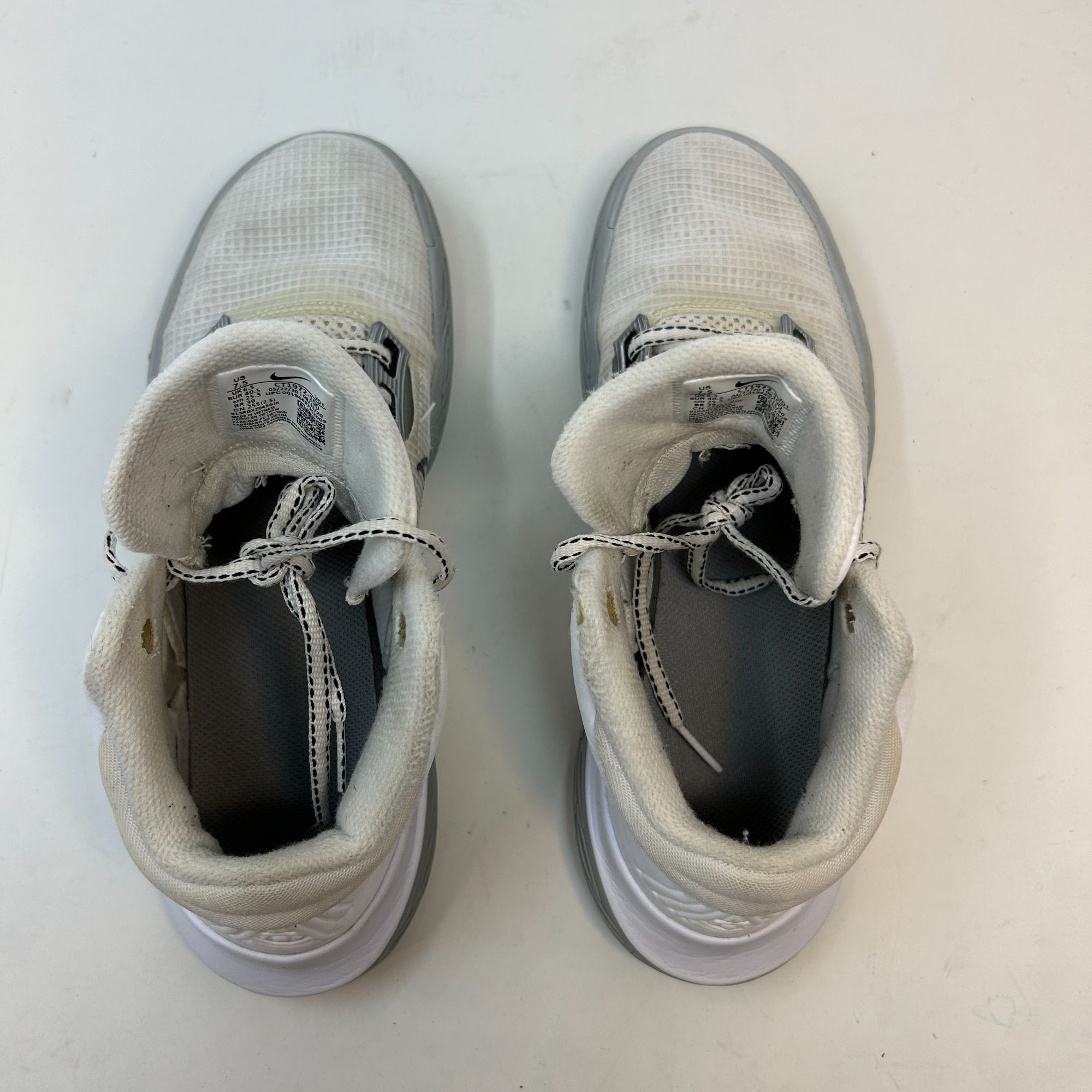 Nike Nike Kyrie Flytrap 4 'White Metallic Silver' Mens 7.5 Size US 7.5 / EU 40-41 - 8 Thumbnail