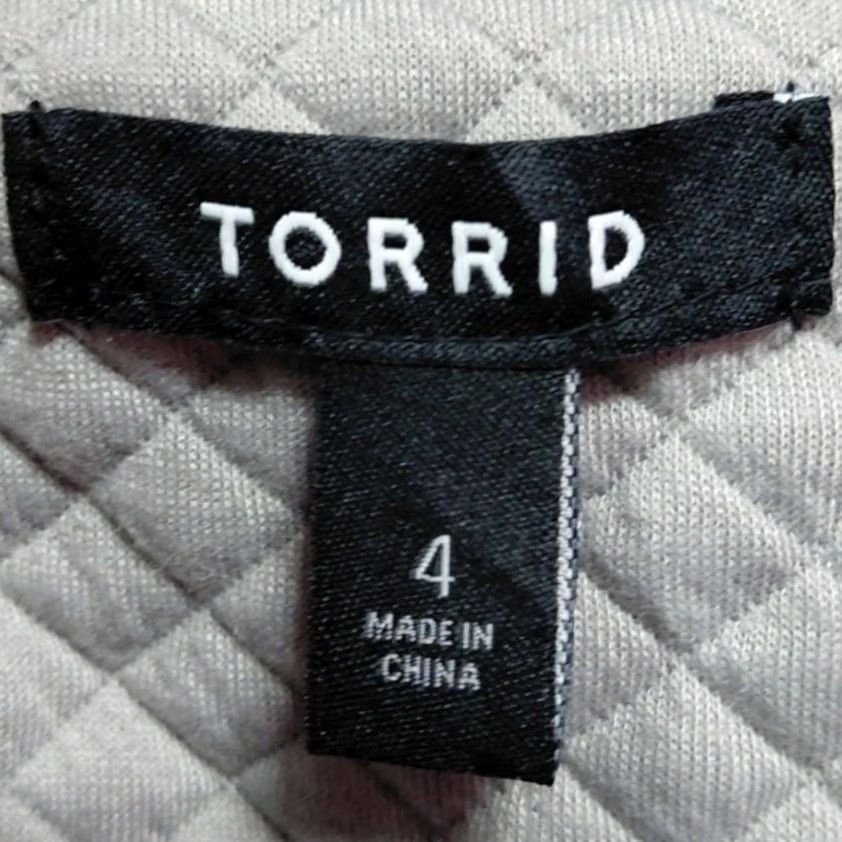Torrid TORRID Quilted Jacket Gray Long Sleeve Full Zip Women Size 4 Size S / US 4 / IT 40 - 4 Thumbnail