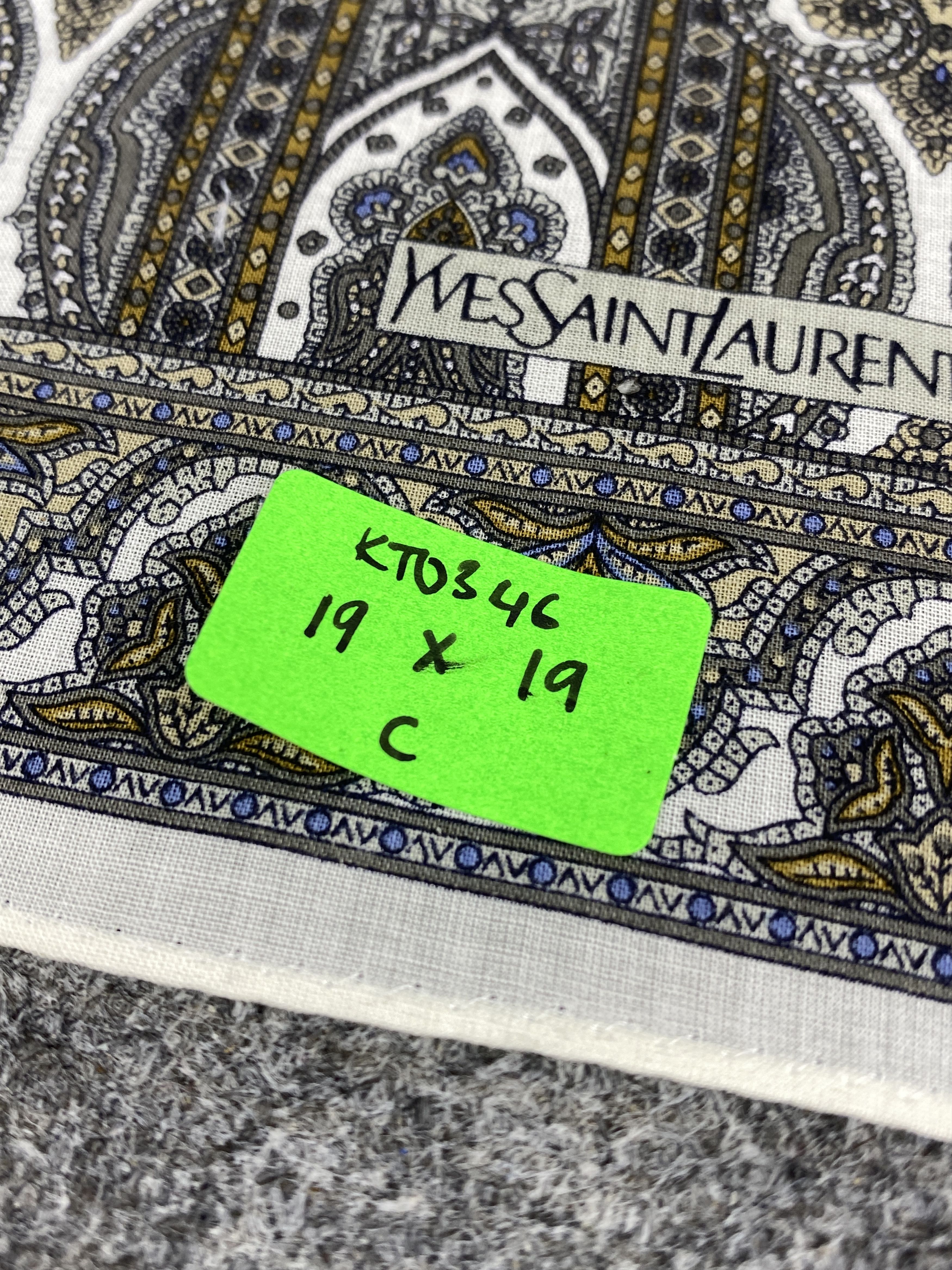 Yves Saint Laurent Yves Saint Laurent Handkerchief / Neckerchief KT0346 Size ONE SIZE - 9 Thumbnail