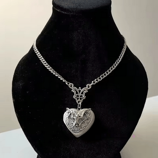 Jewelry Gothic Bat Locket Halloween Vampire Necklaces Size ONE SIZE - 2 Thumbnail