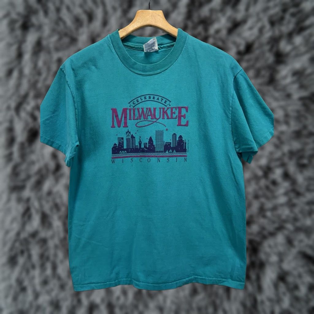 Hanes VINTAGE Hanes Beefy-T T Shirt Milwaukee WI Teal Skyline Graphic Print Crew Neck Short Sleeve Men’s L Size US L / EU 52-54 / 3 - 1 Thumbnail
