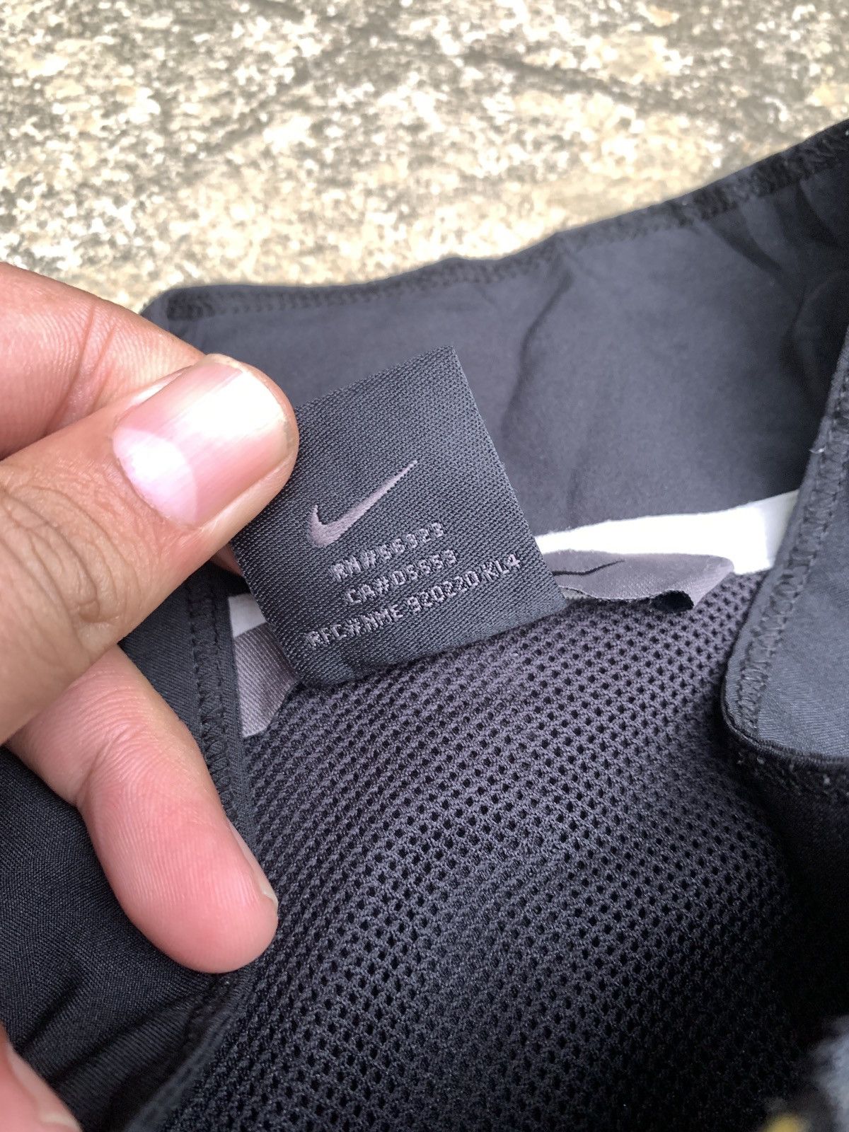 Nike 2000s Nike Rare Tech Training Nylon Colorblok Zip Tee Size US L / EU 52-54 / 3 - 11 Thumbnail