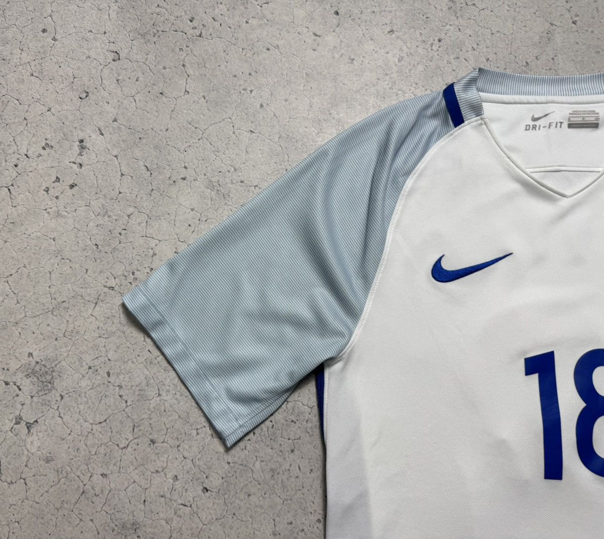 Nike Nike England Team Jack Wilshere #18 Vintage Soccer Jersey Size US S / EU 44-46 / 1 - 7 Thumbnail